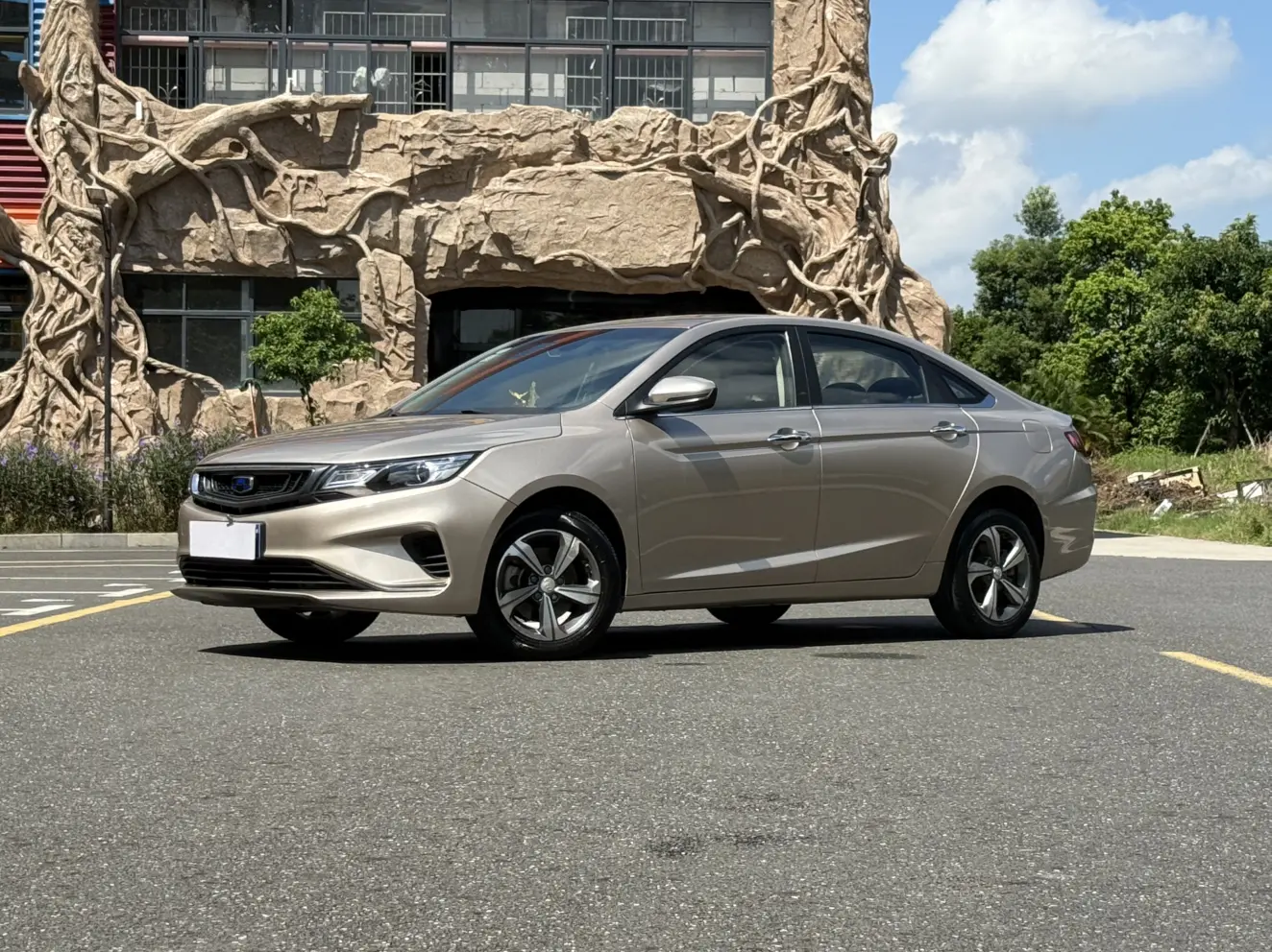 Geely Emgrand  из Китая