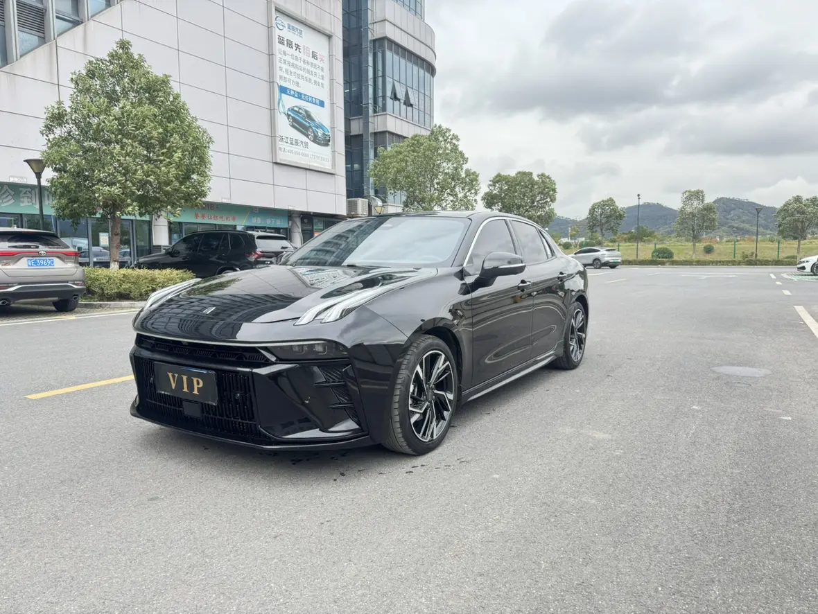 Lynk & Co 03