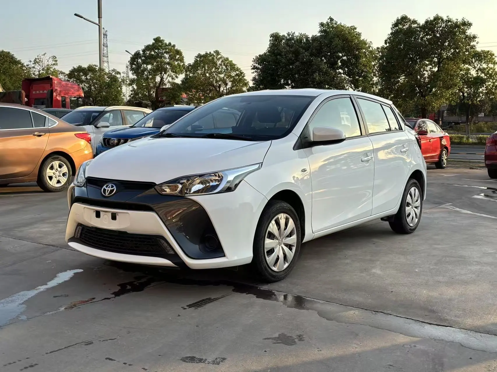 Toyota Yaris L  из Китая