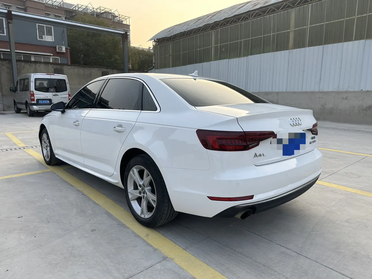 Audi A4L  из Китая