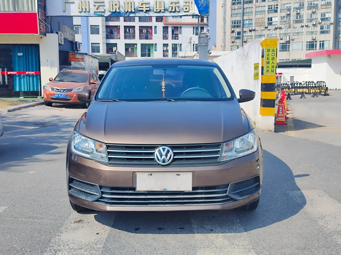 Volkswagen Santana  из Китая