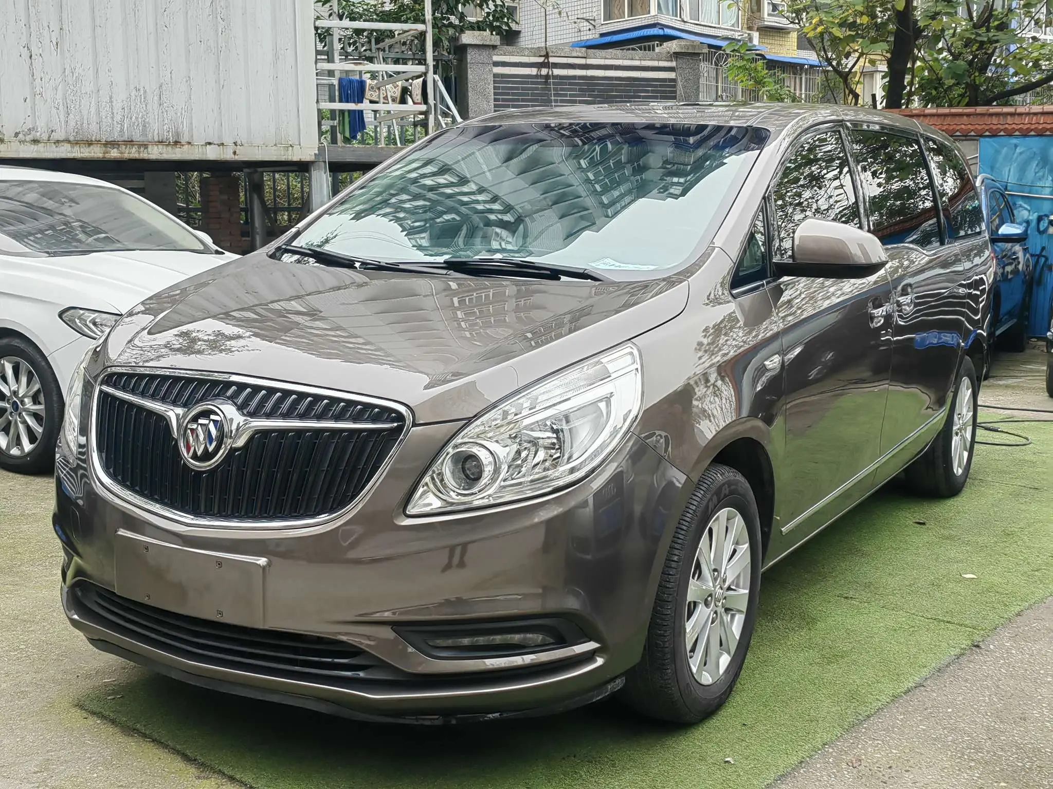 Buick GL8  из Китая
