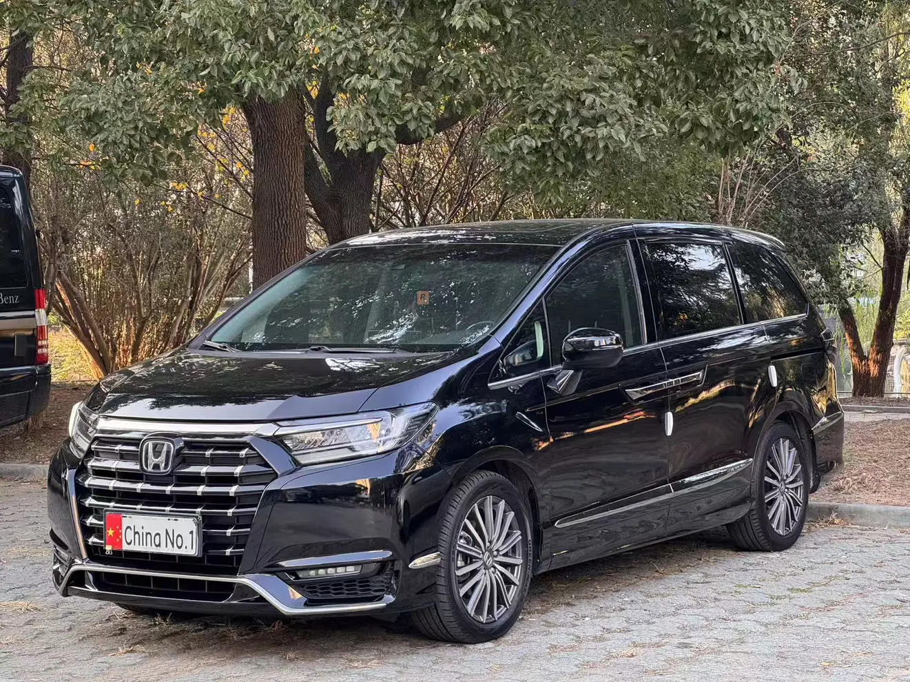 Honda Elysion (Alison)  из Китая