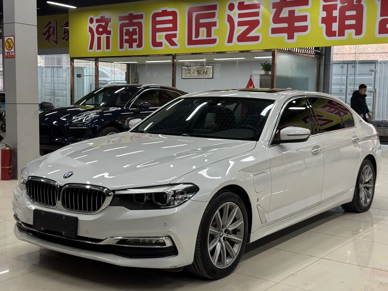 BMW 5 Series PHEV  из Китая