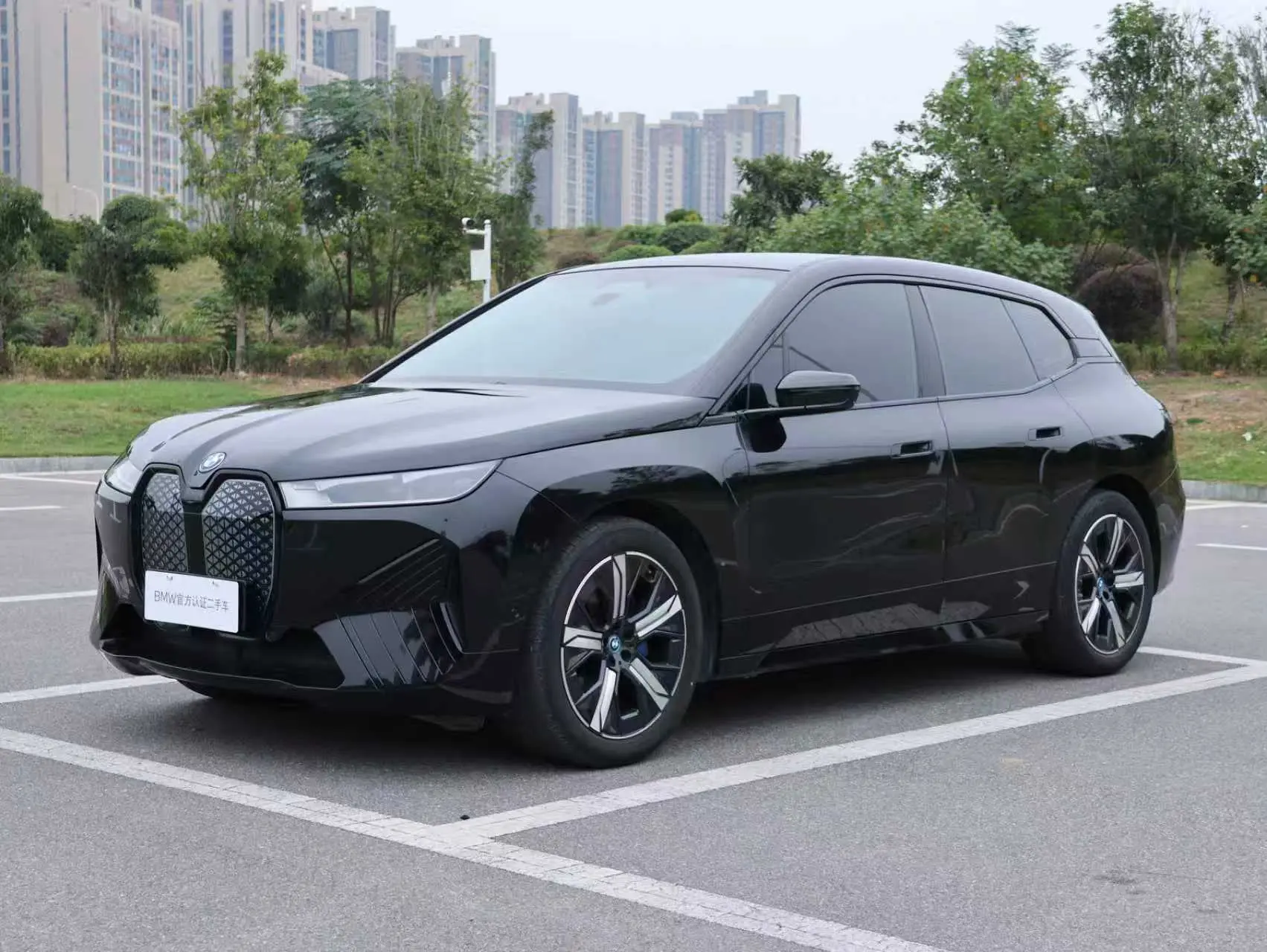 BMW iX  из Китая