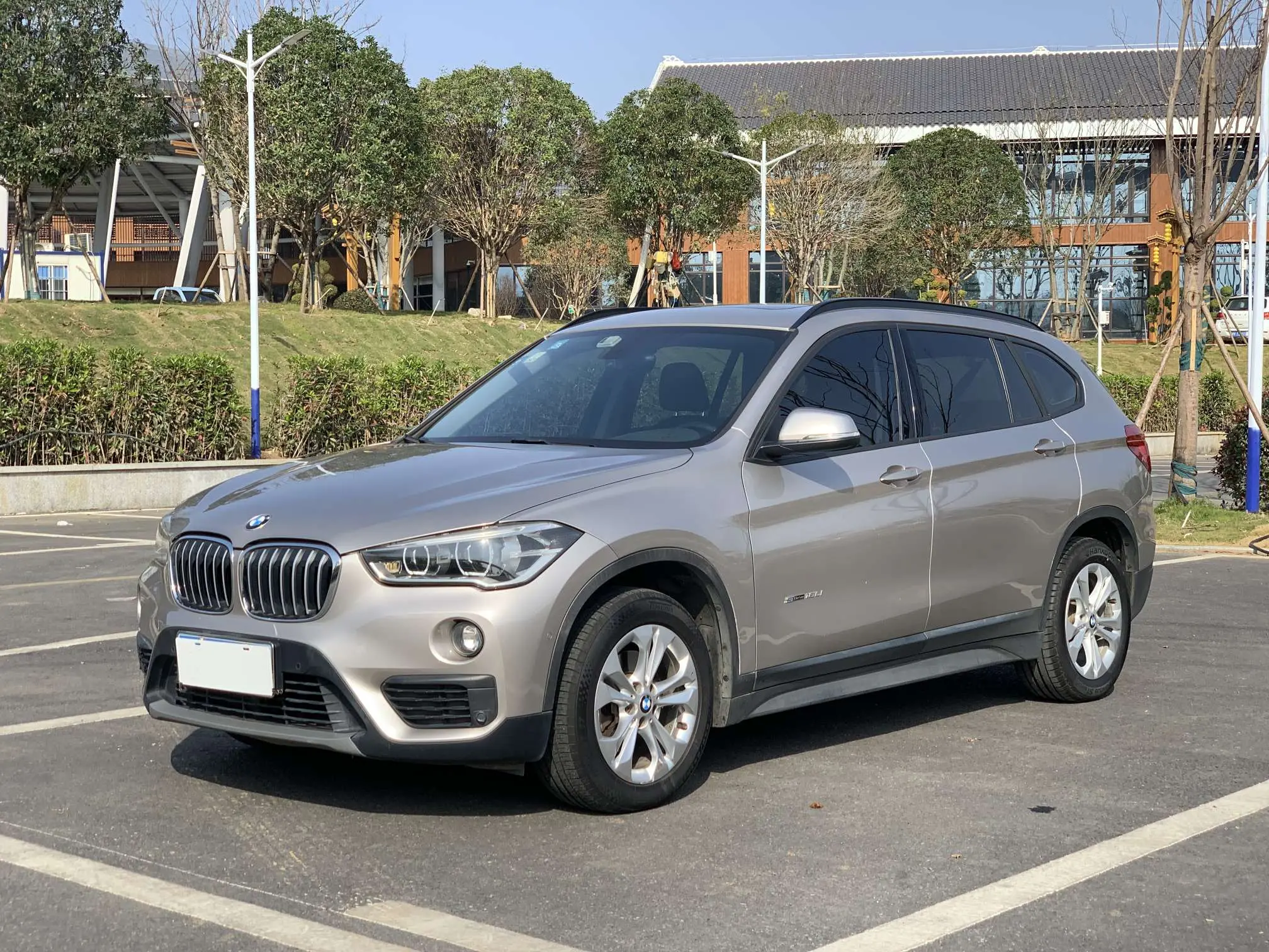 BMW X1  из Китая
