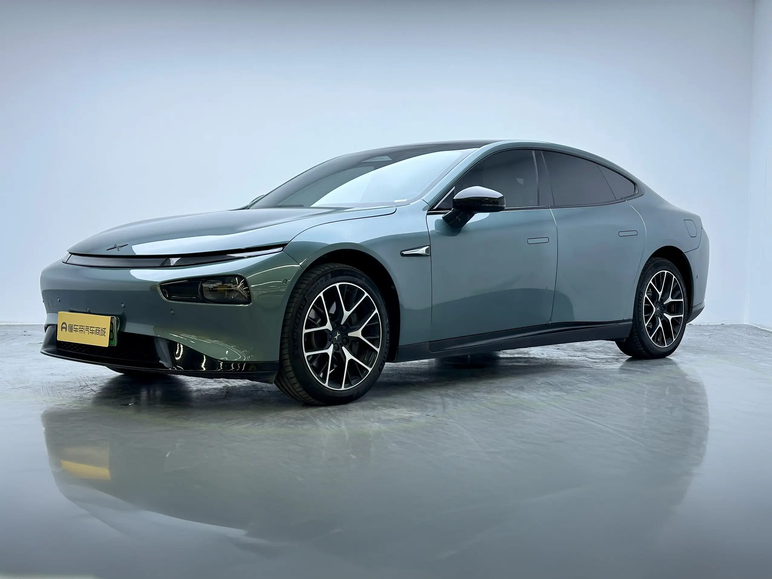 Xpeng P7  из Китая