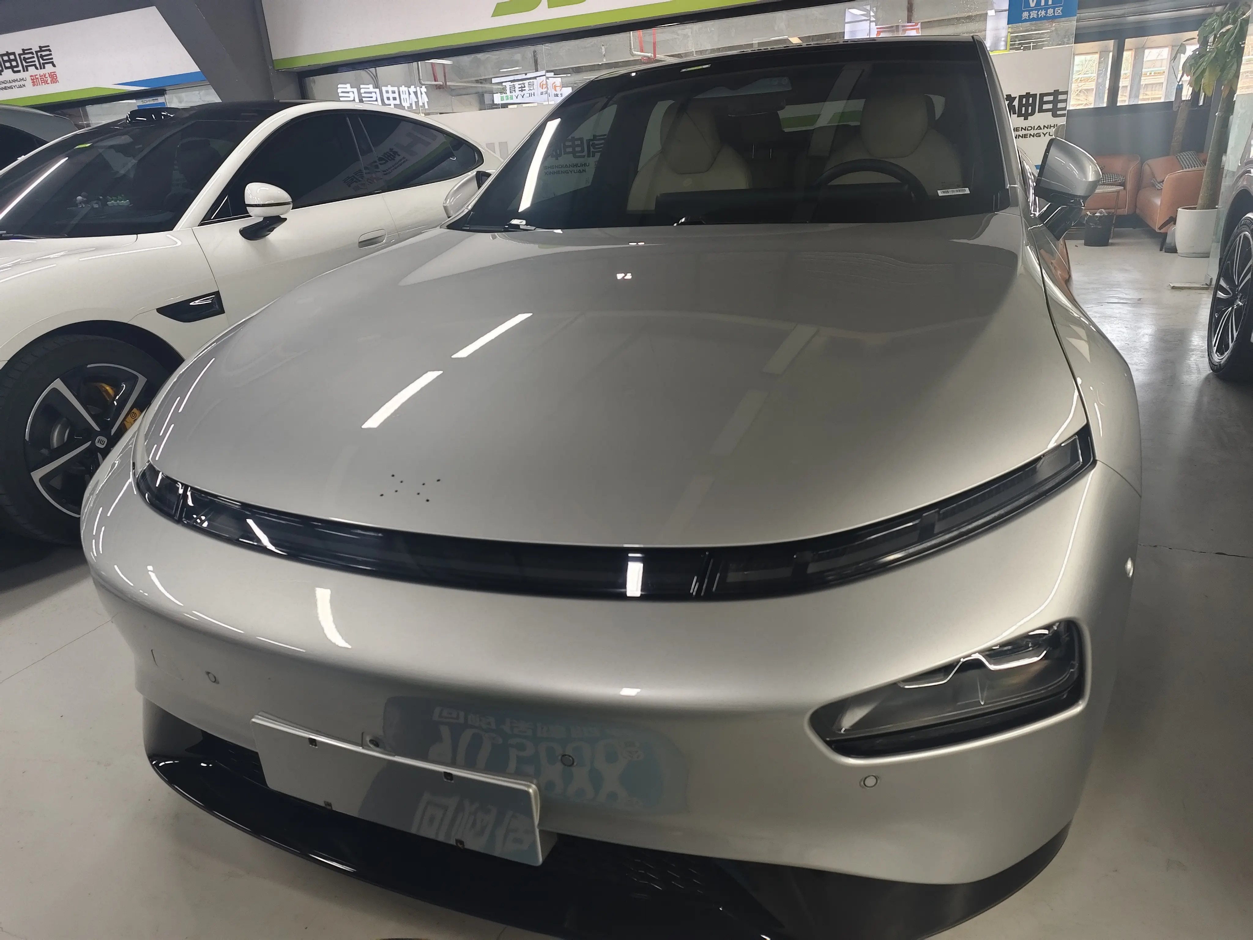 Xpeng P7  из Китая