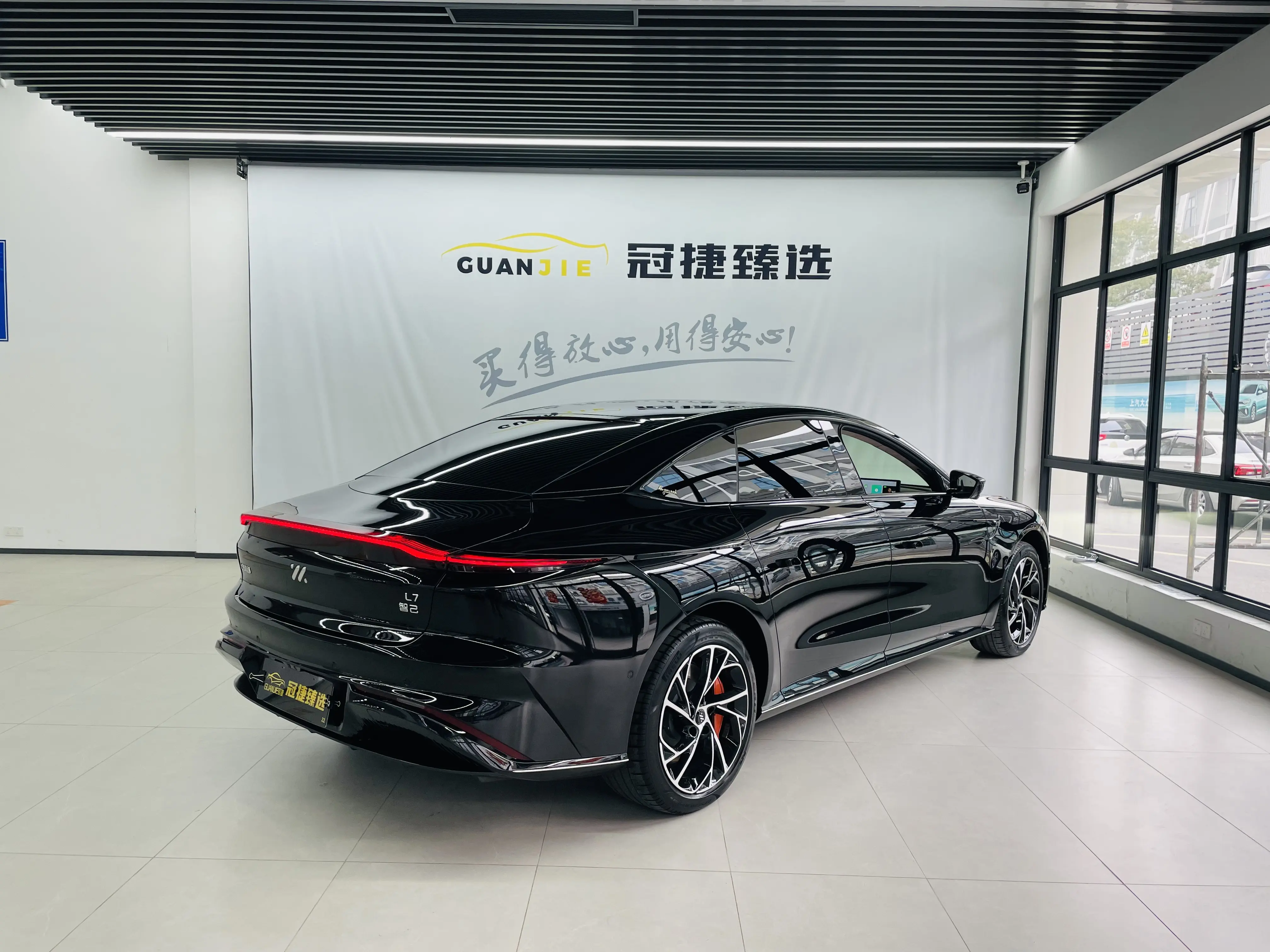 Zhiji L7  из Китая