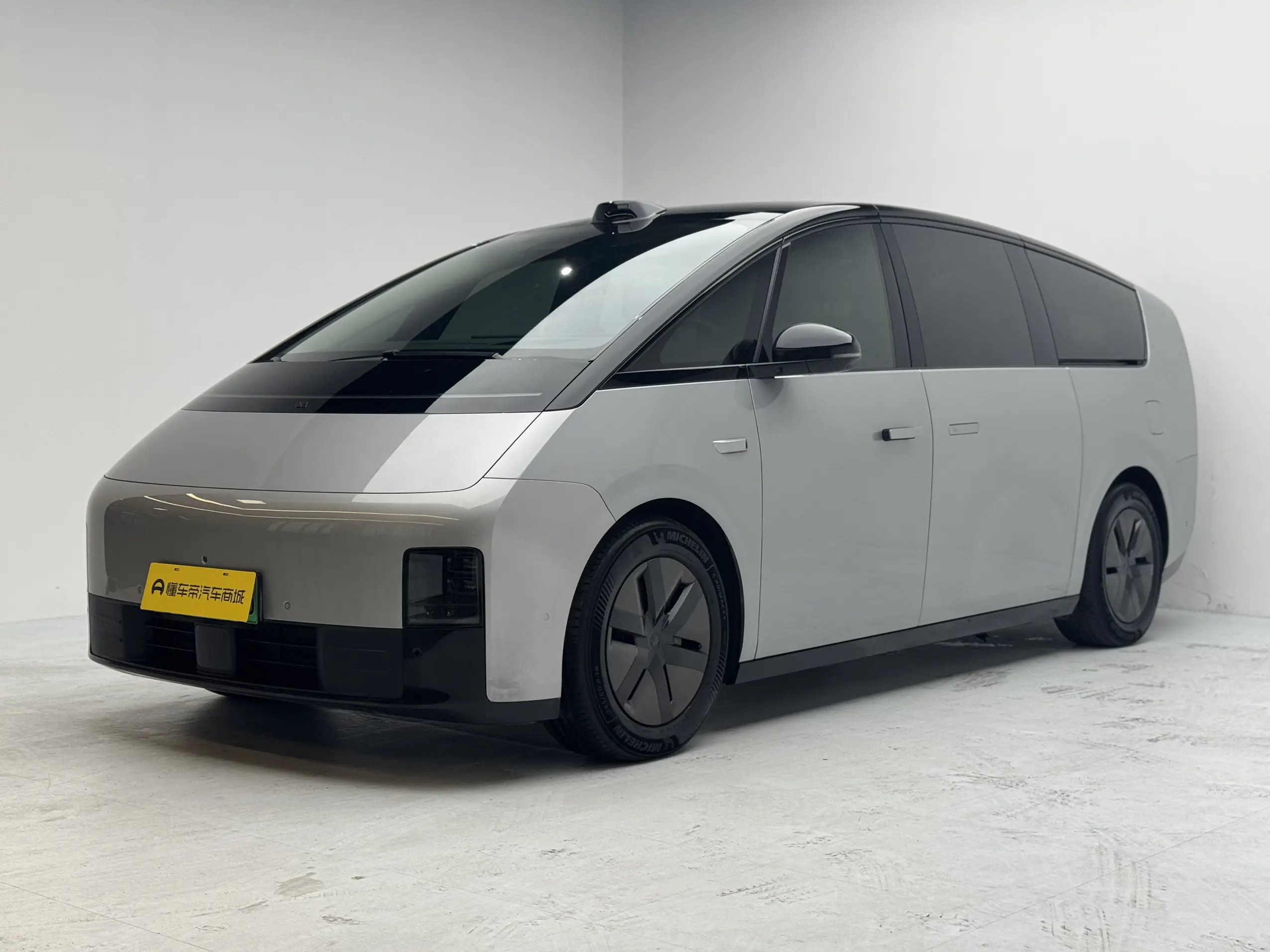 Li MEGA (Ideal MEGA)  из Китая