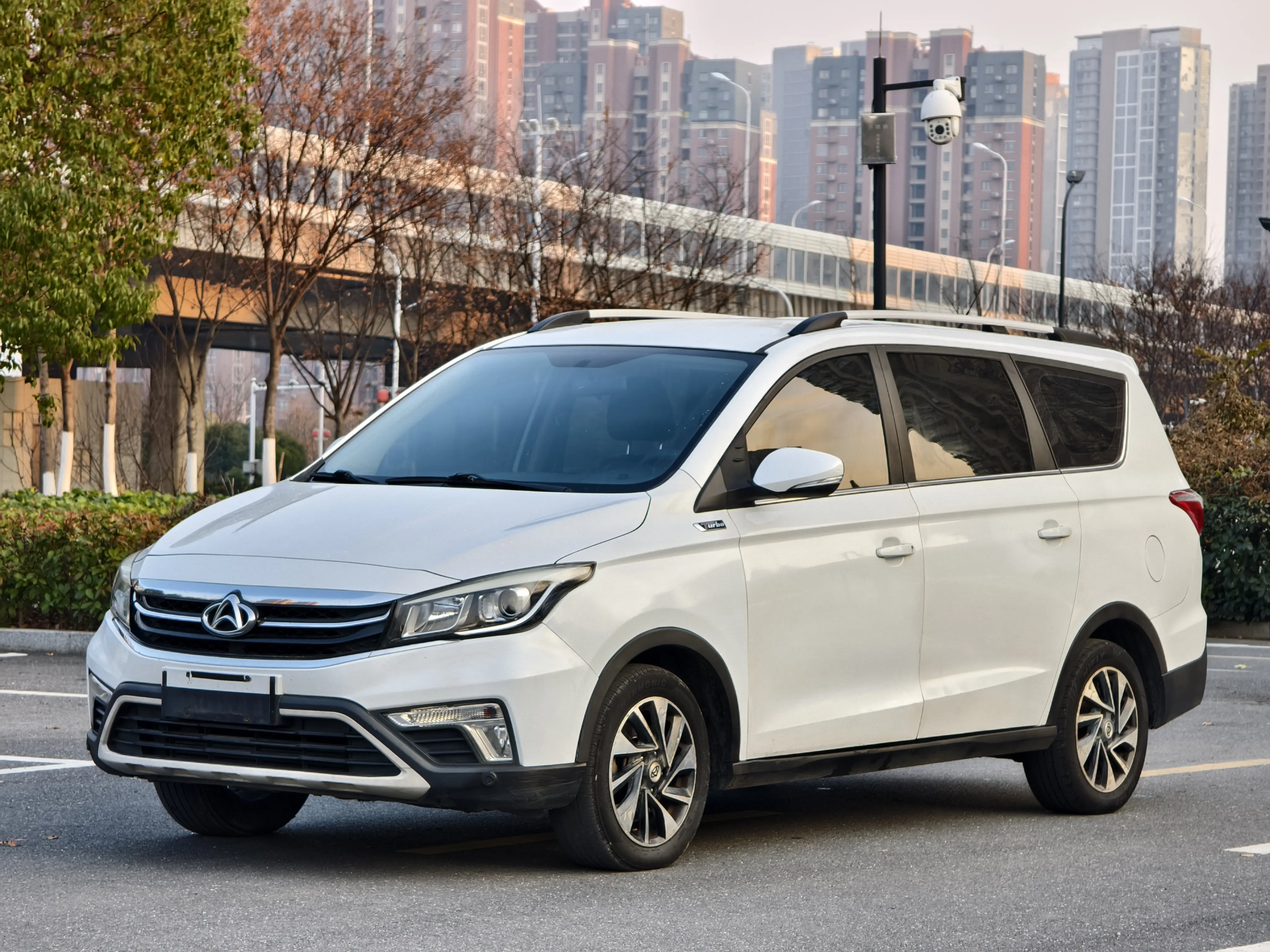 Oshan Changan Auchan A800  из Китая