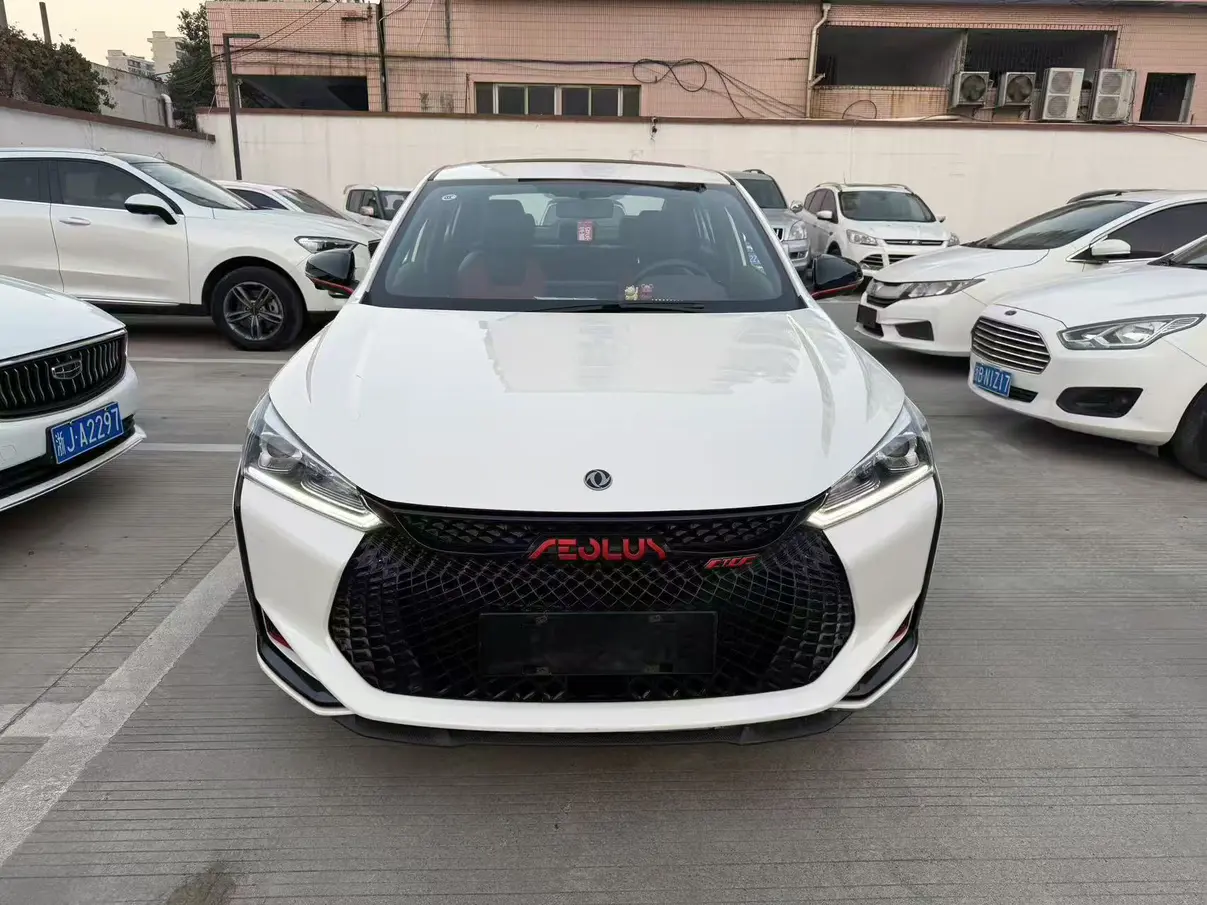 Dongfeng Yixuan MAX  из Китая