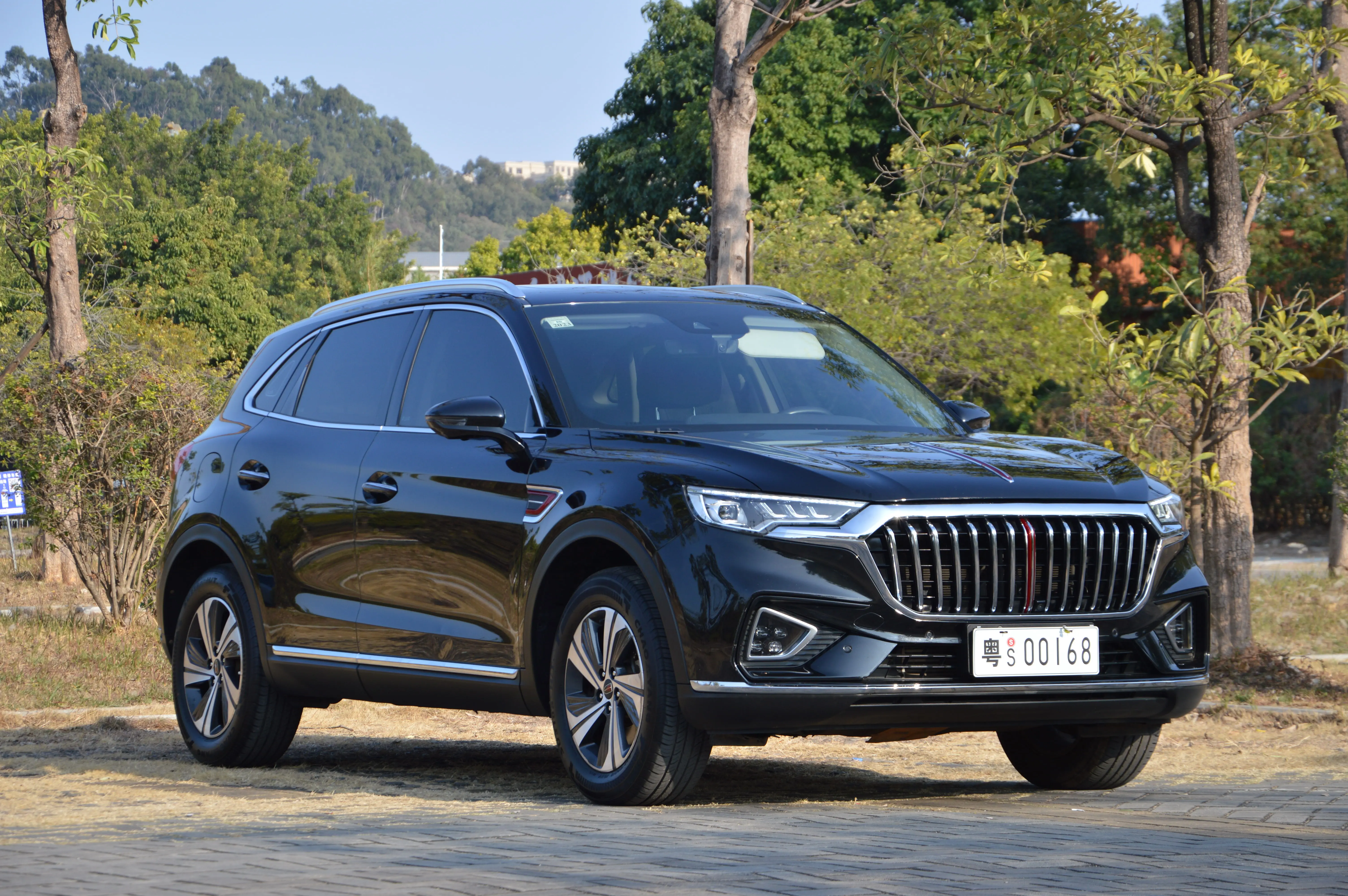 Hongqi HS5  из Китая