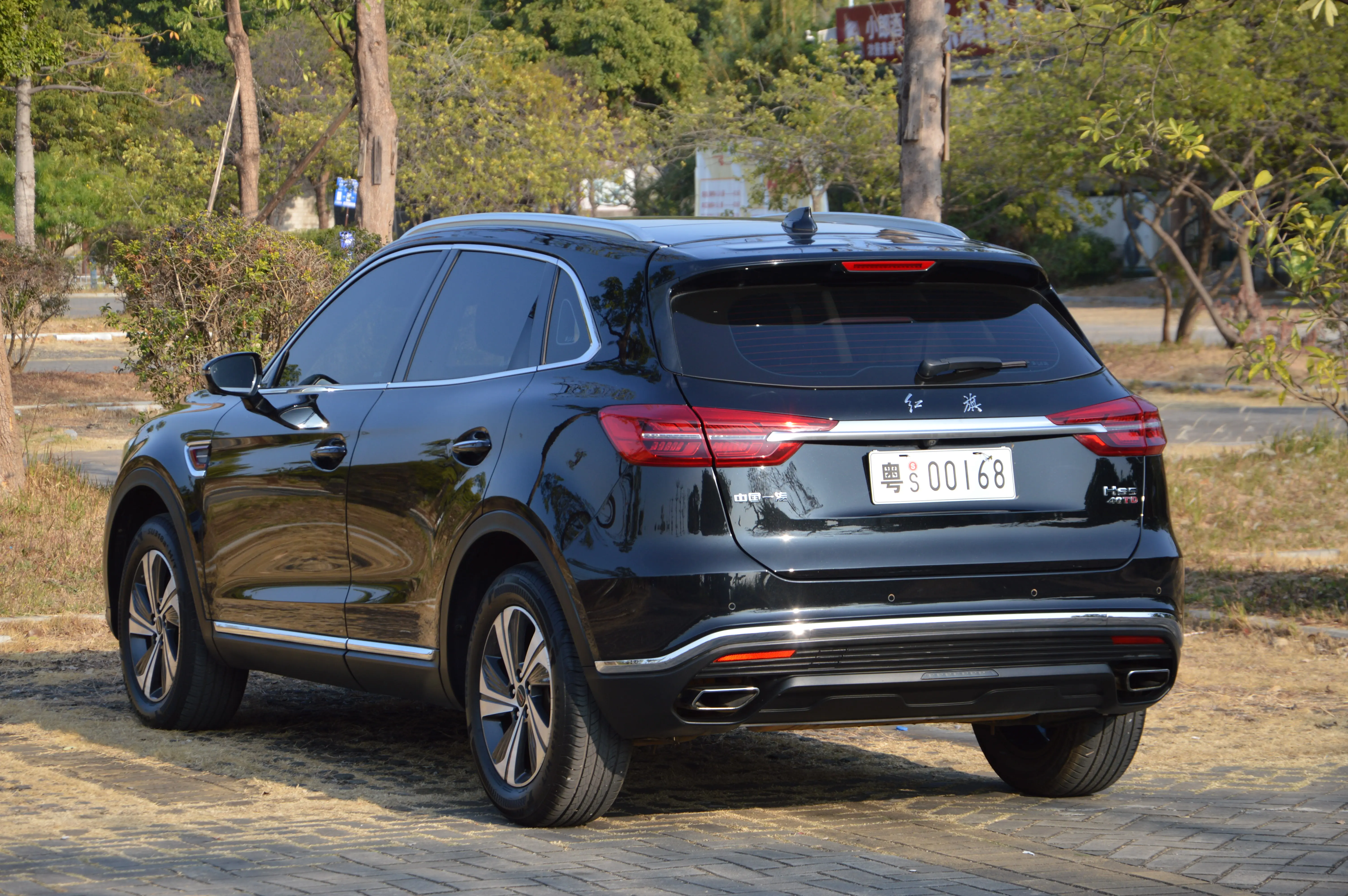 Hongqi HS5  из Китая