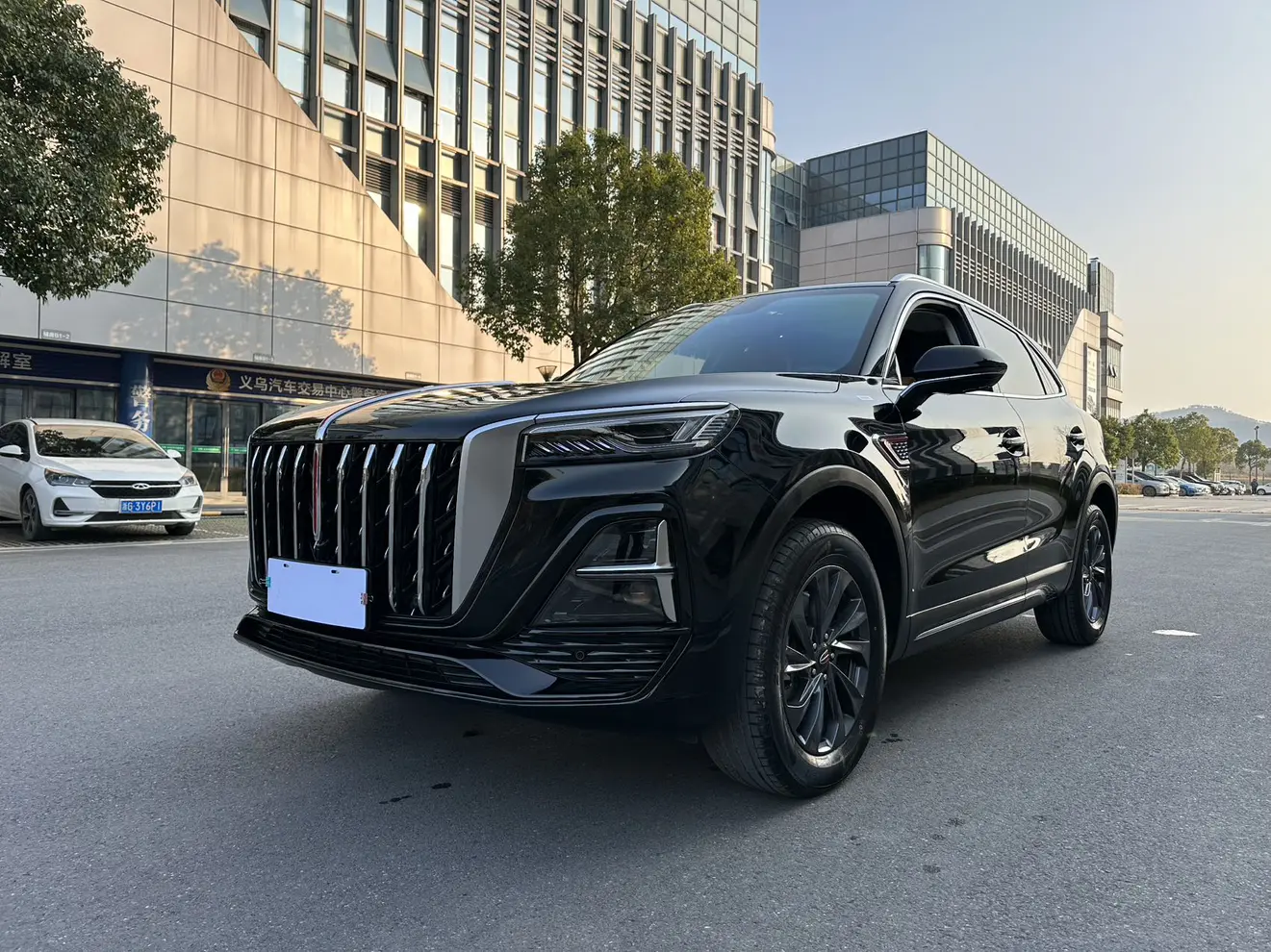 Hongqi HS5  из Китая
