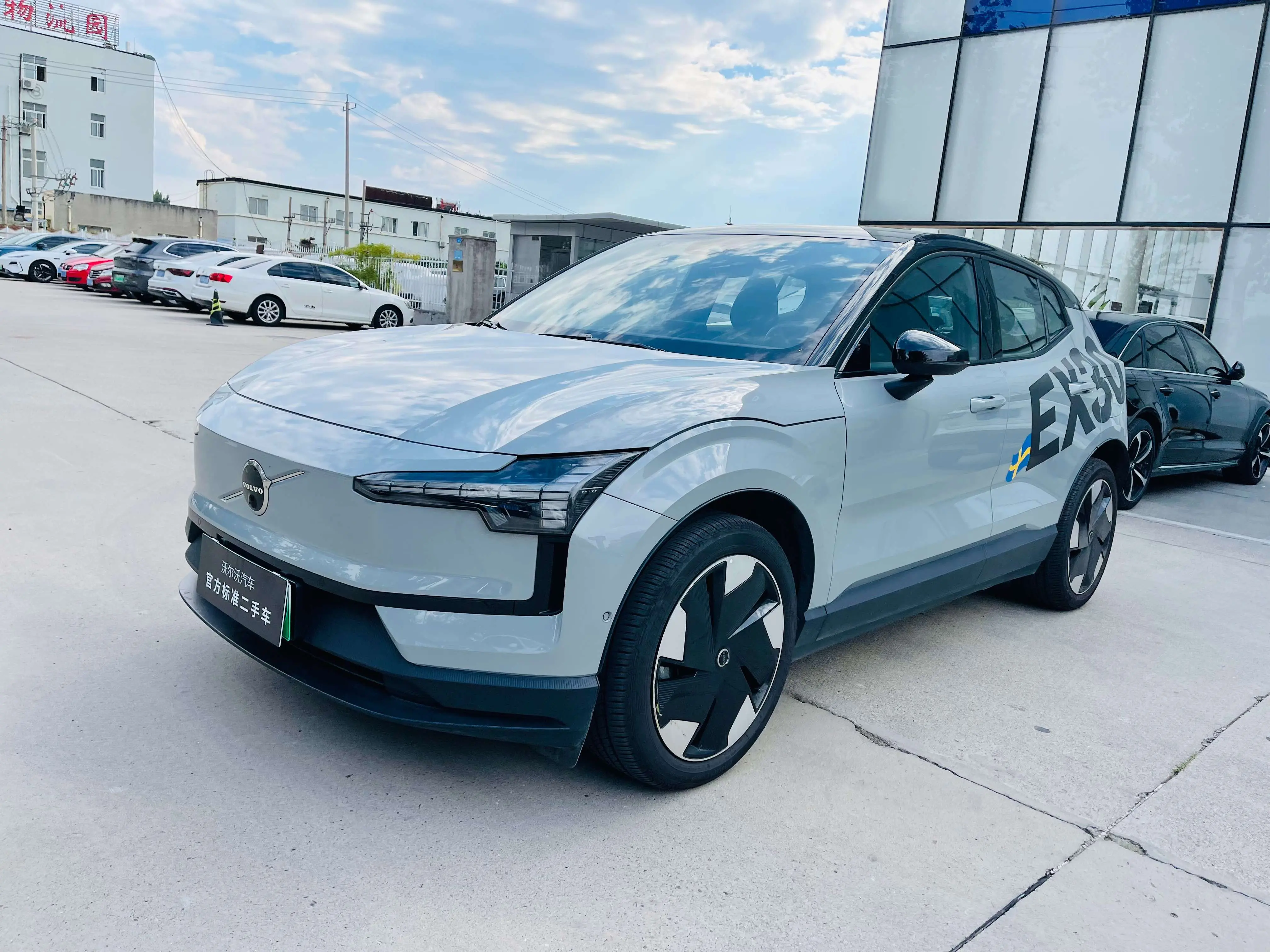 Volvo EX30  из Китая