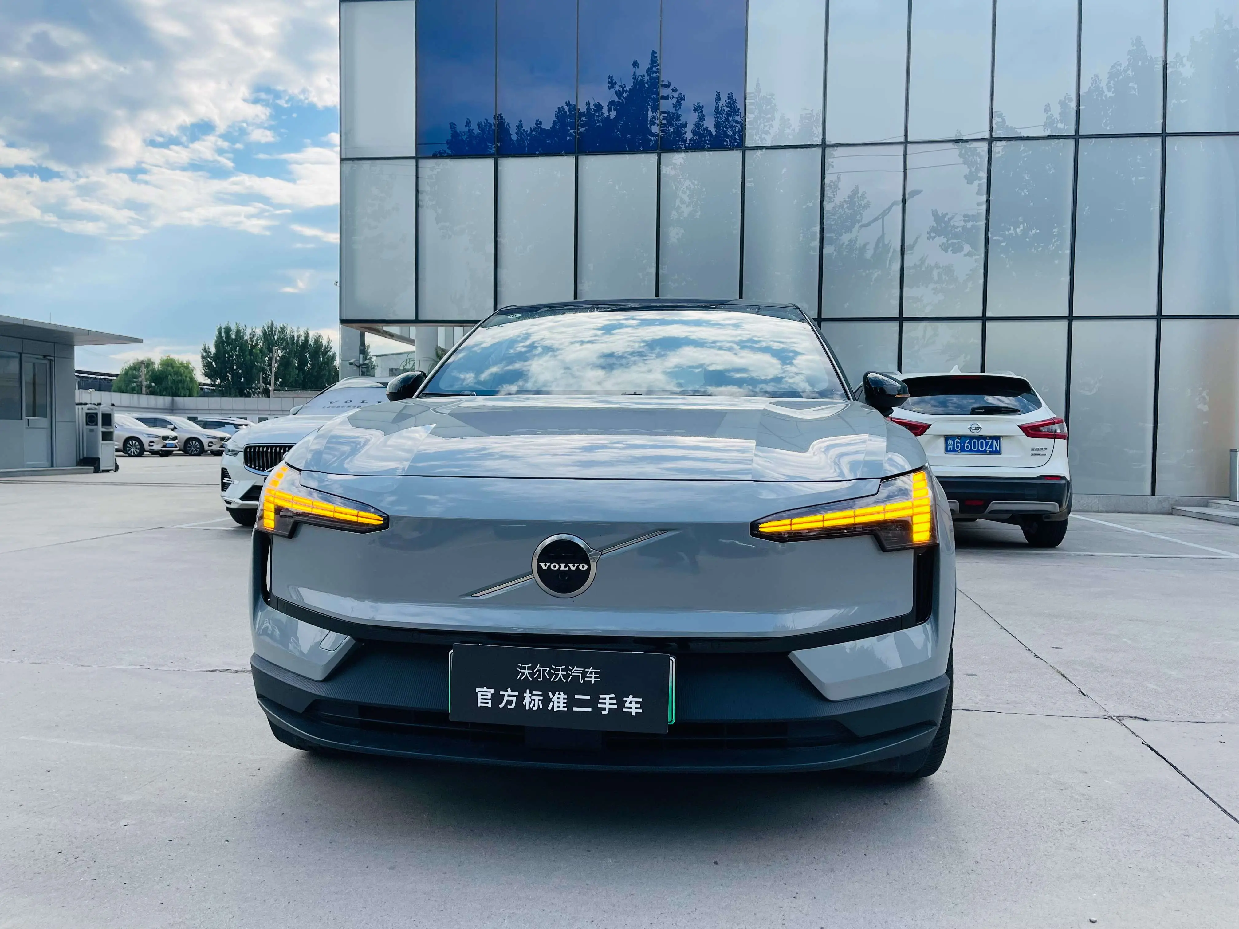 Volvo EX30  из Китая