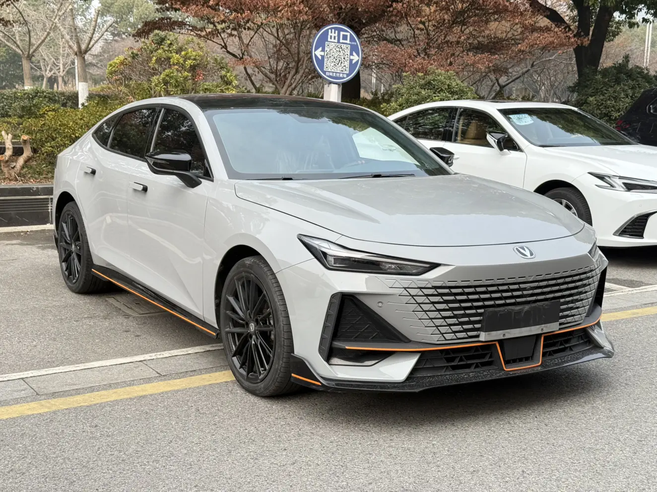 Changan UNI-V  из Китая