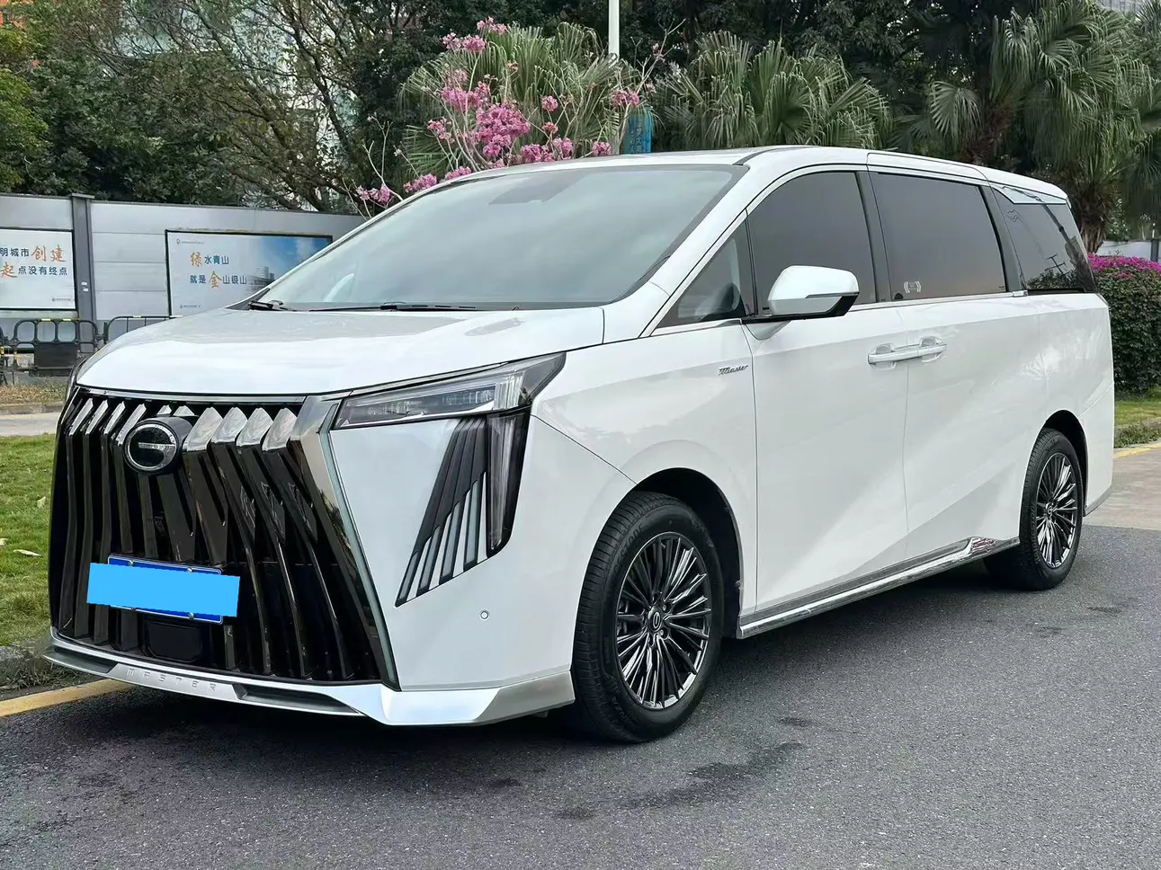 GAC Trumpchi M8  из Китая