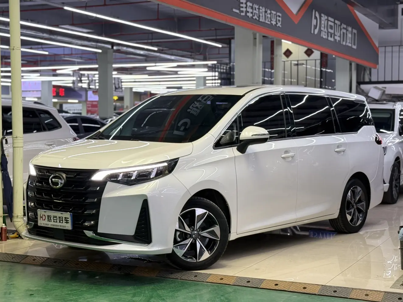 GAC Trumpchi M6  из Китая