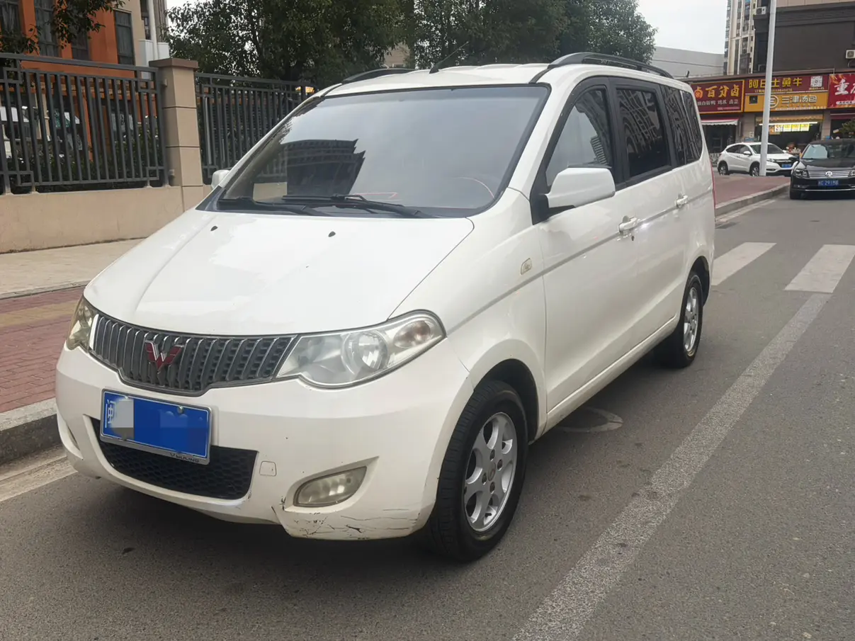 Wuling Hongguang  из Китая
