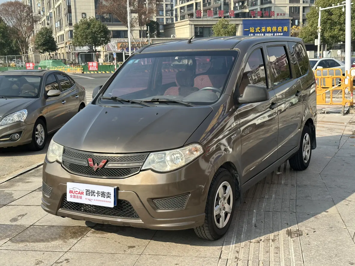 Wuling Hongguang  из Китая