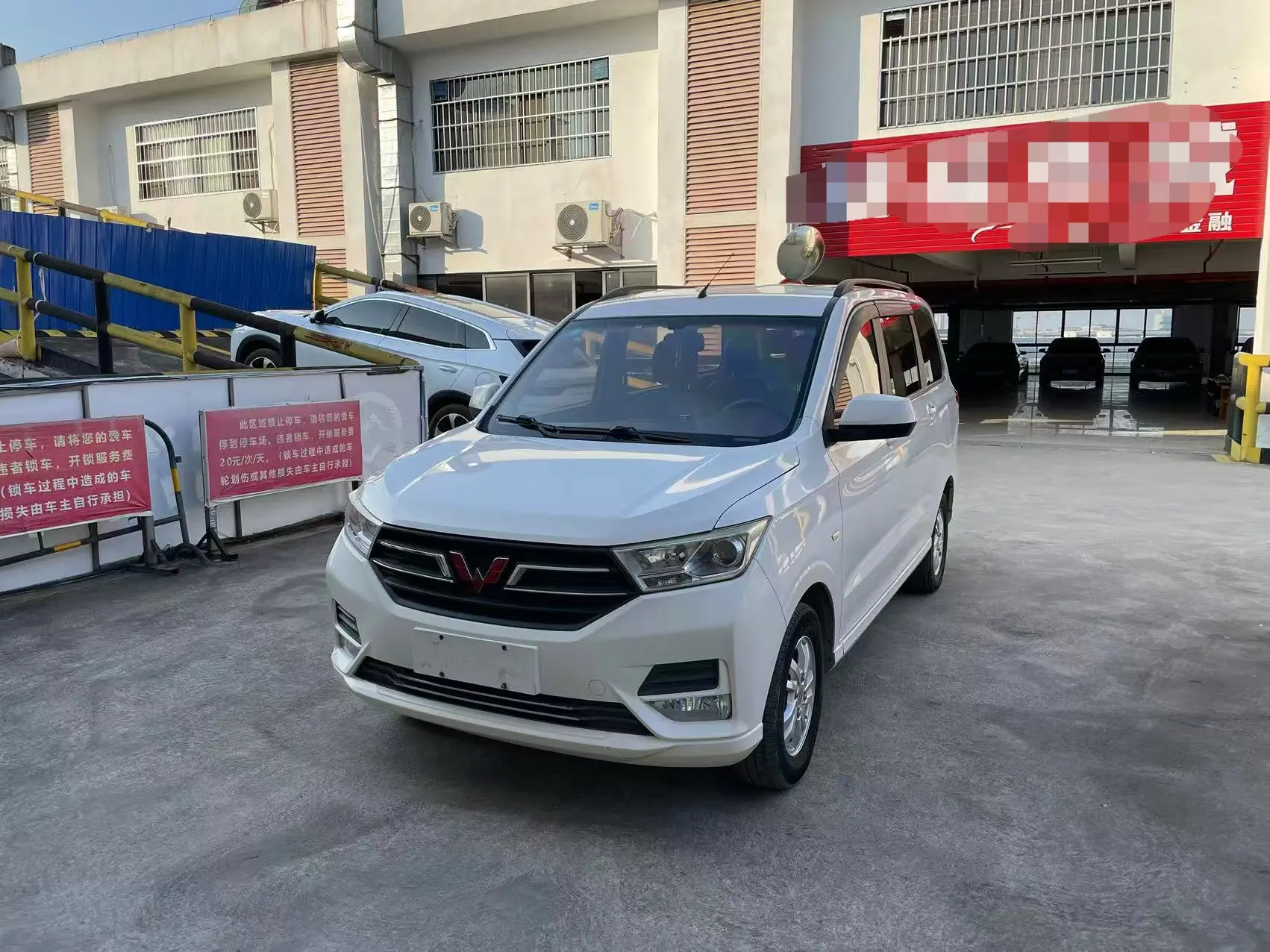 Wuling Hongguang  из Китая