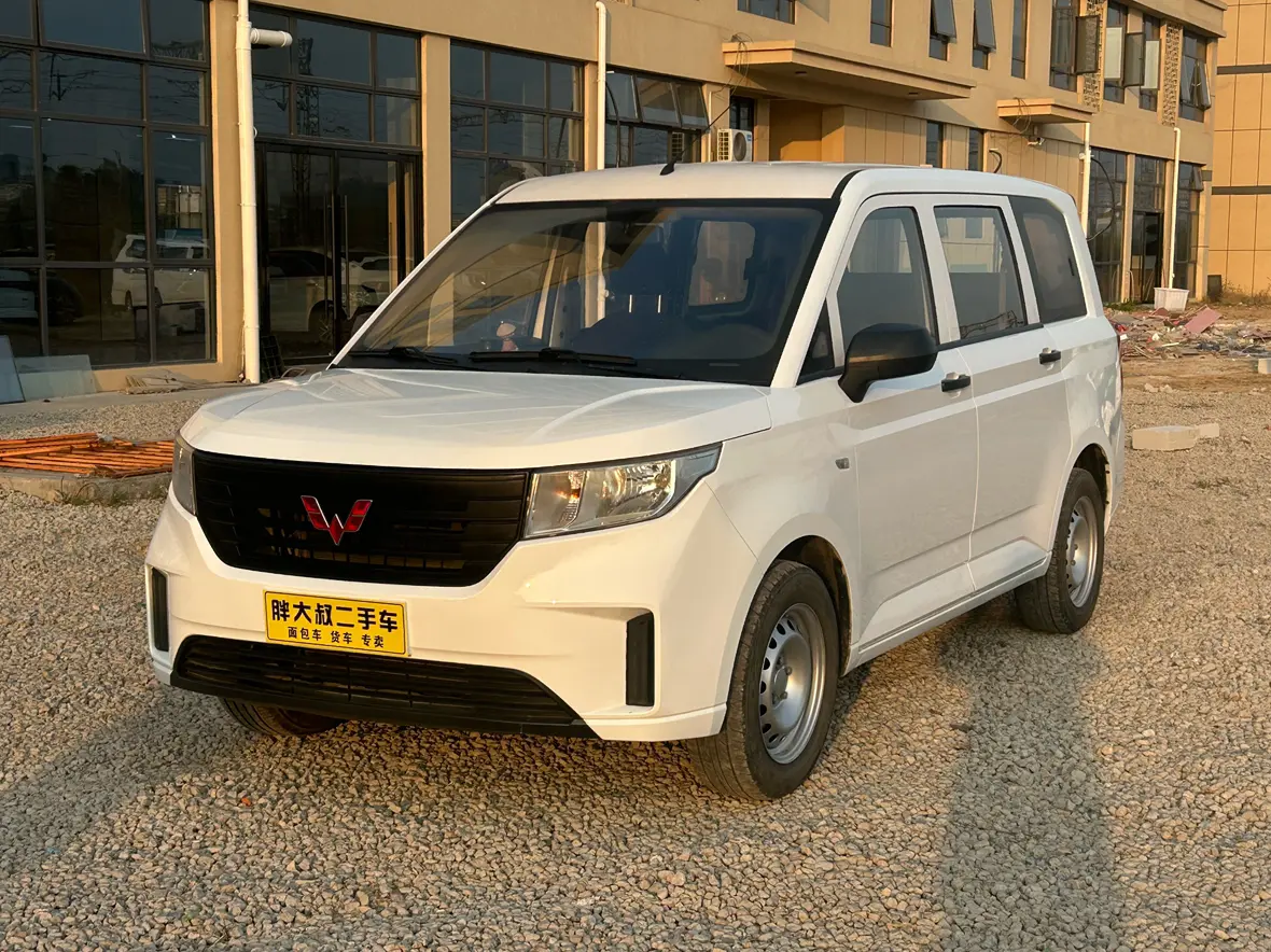 Wuling Hongguang PLUS  из Китая