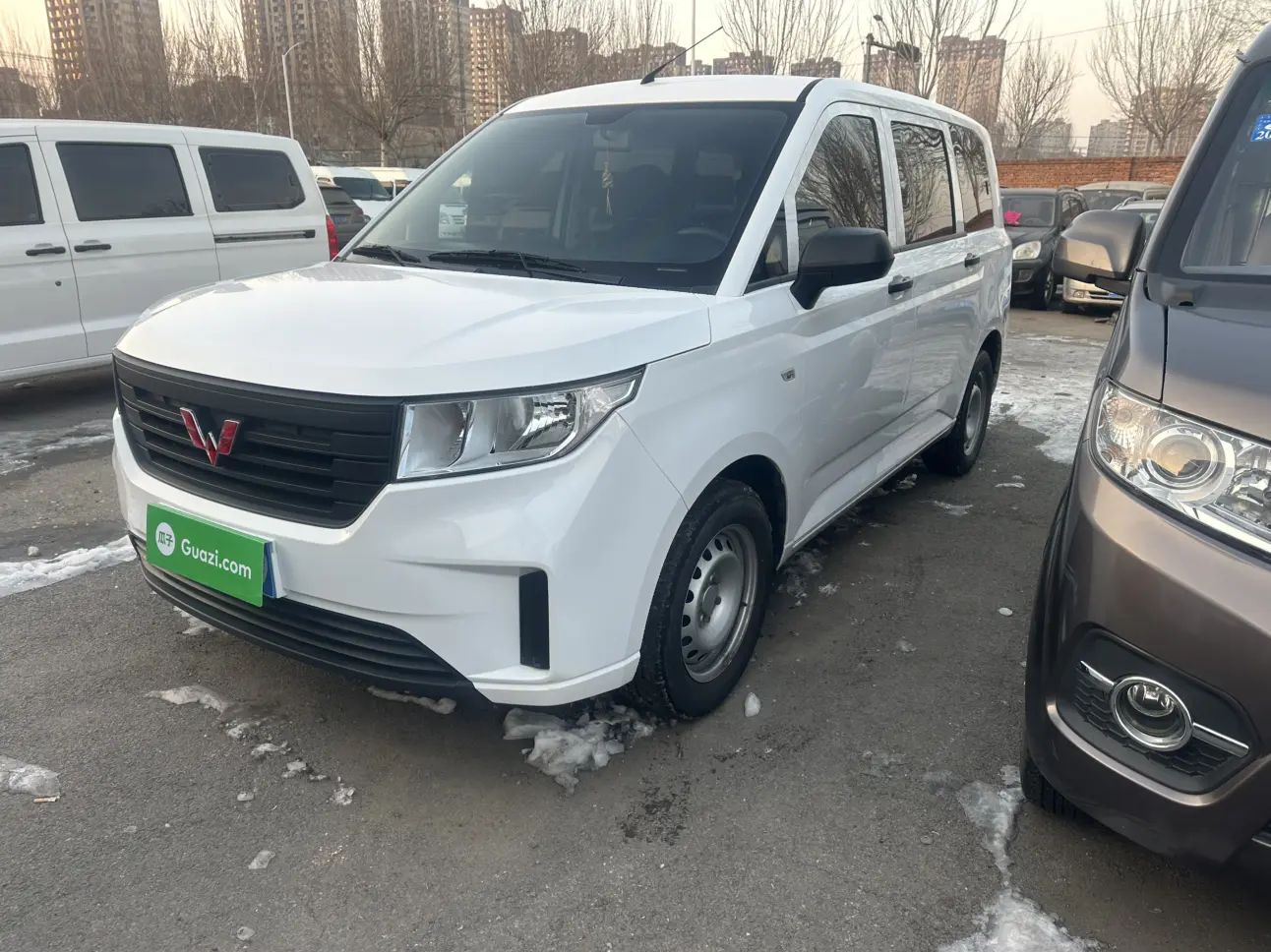 Wuling Hongguang PLUS  из Китая