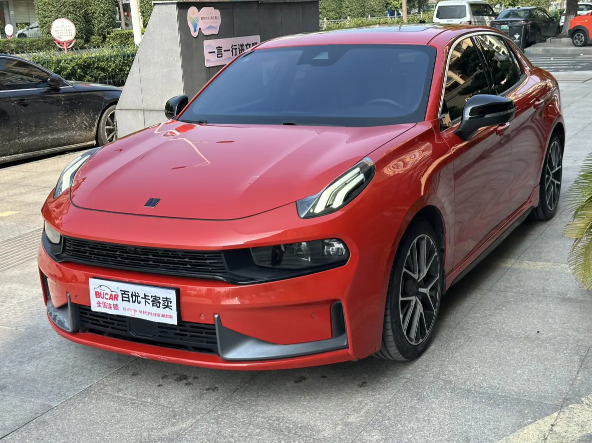 Lynk & Co 03