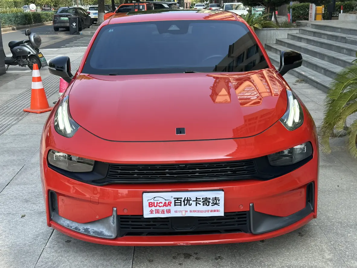 Lynk & Co 03