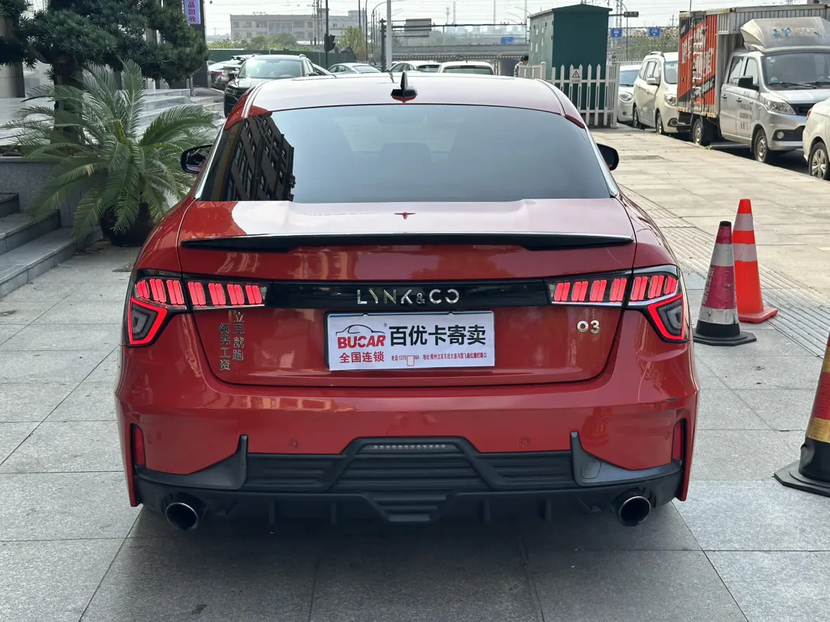 Lynk & Co 03