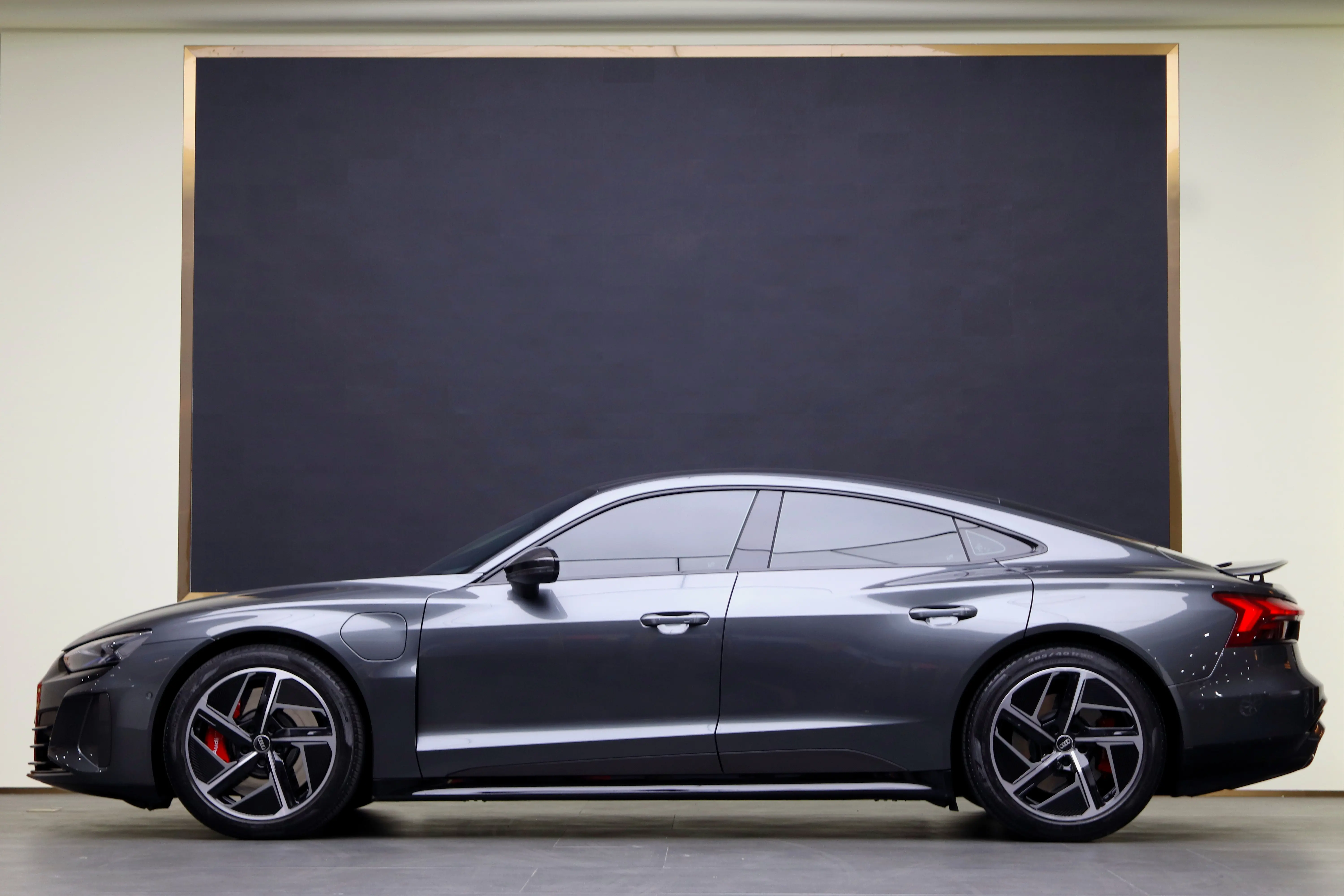 Audi RS e-tron GT  из Китая