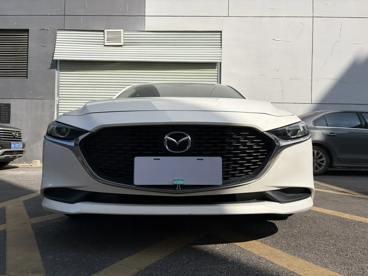 Mazda Axela (Mazda3)  из Китая