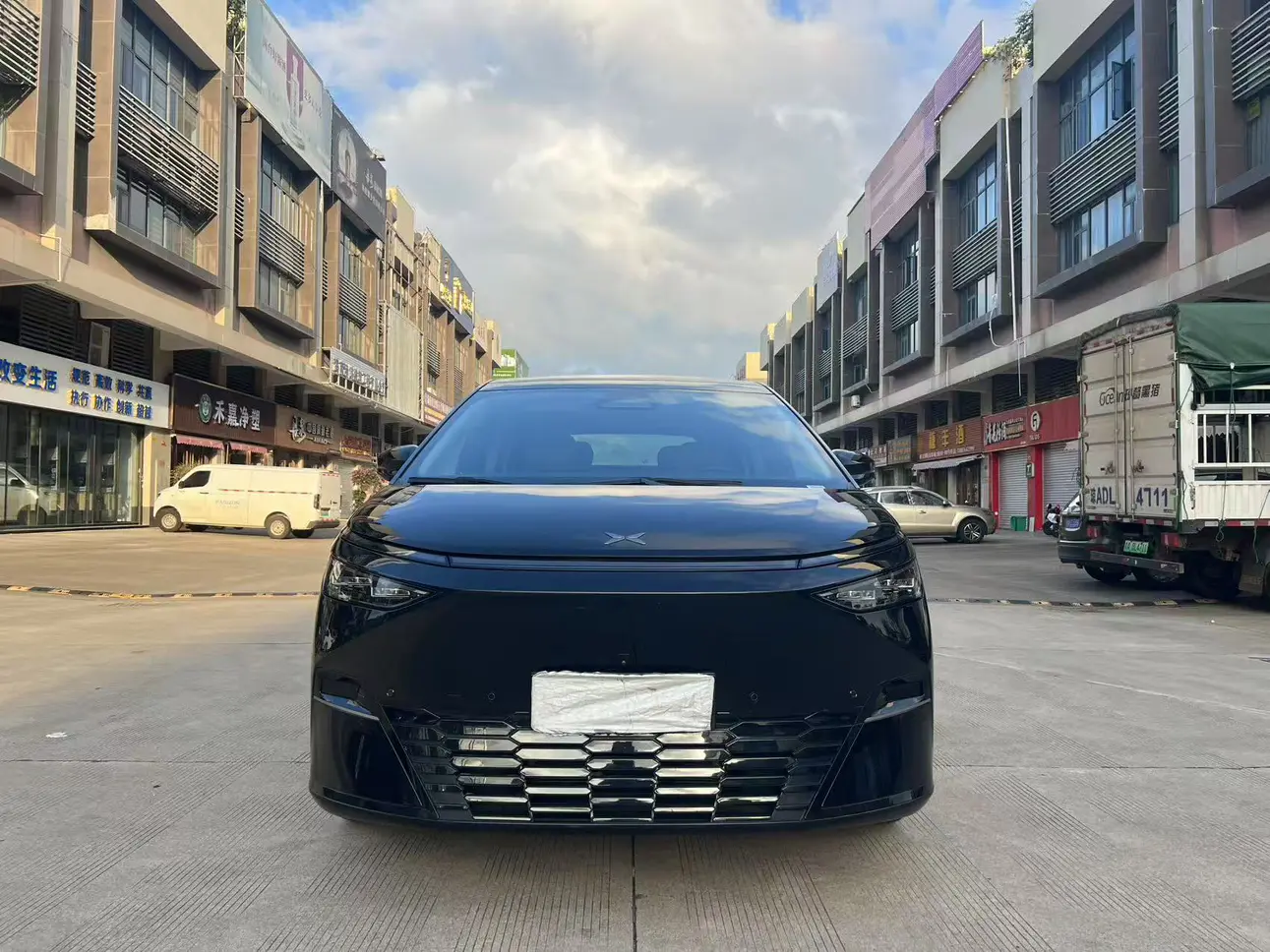 Xpeng X9  из Китая