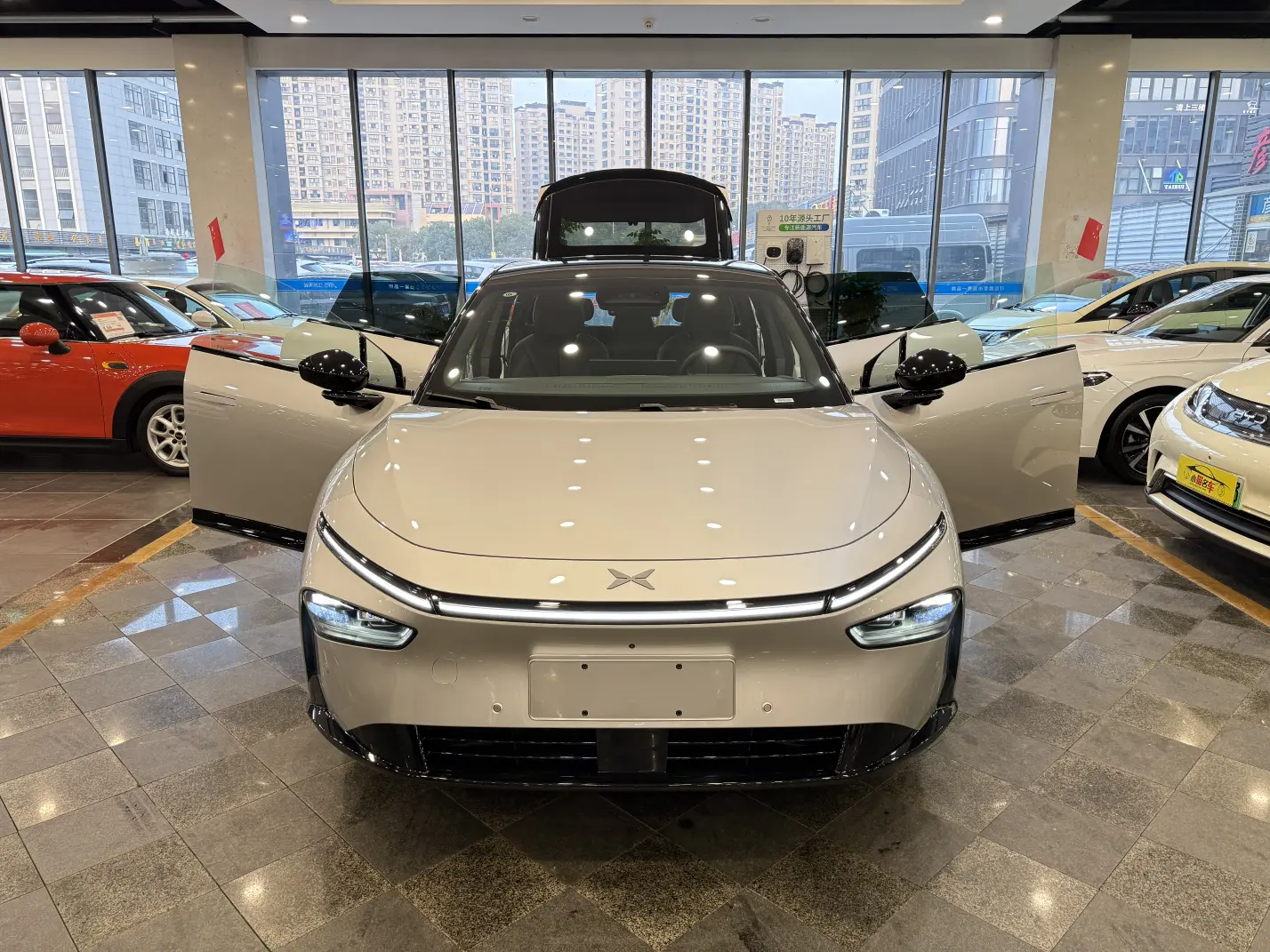 Xpeng P7+  из Китая