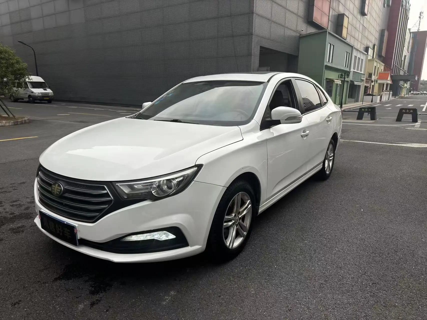 FAW Bestune B30 (Besturn B30)  из Китая