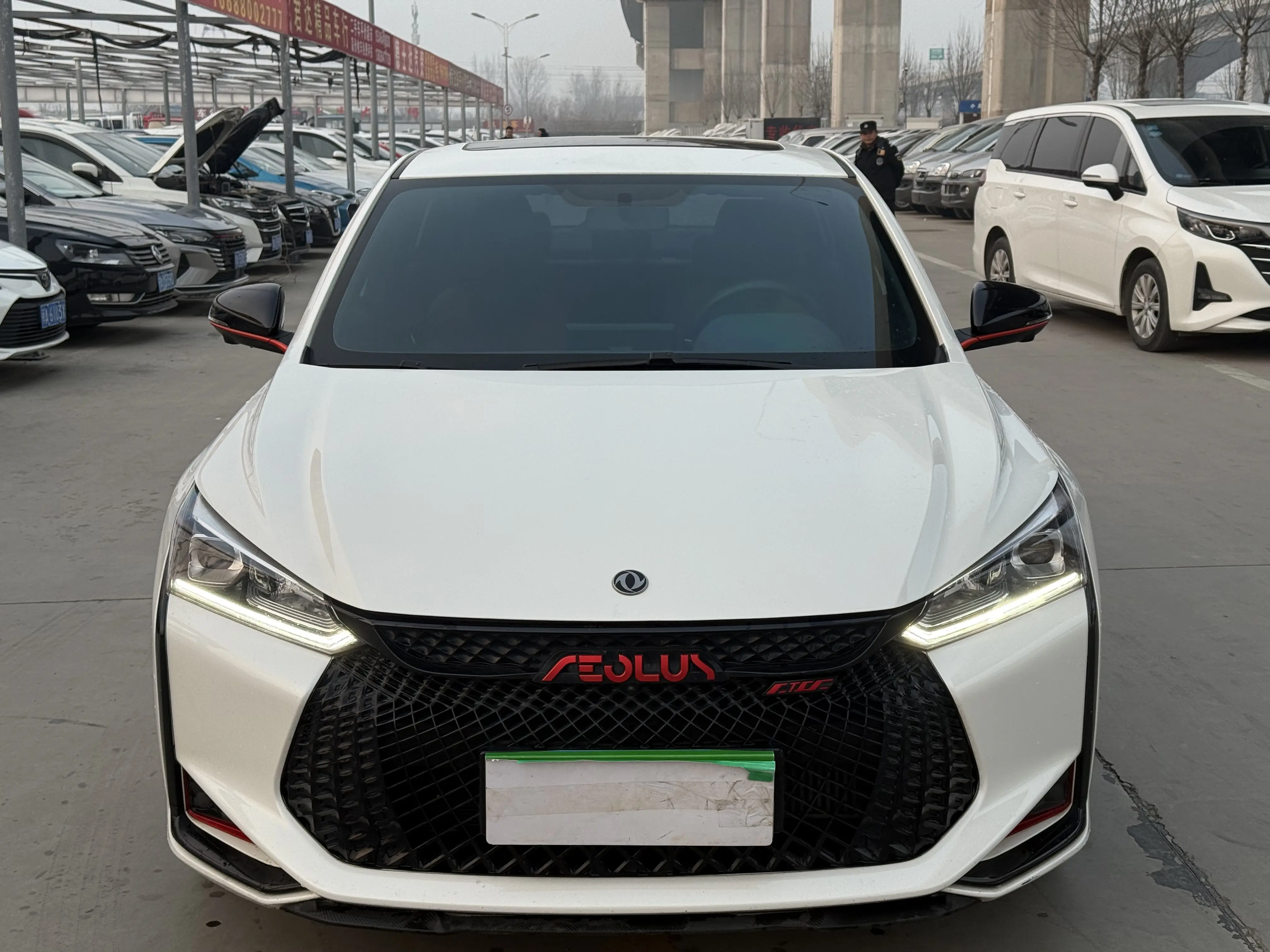 Dongfeng Yixuan  из Китая