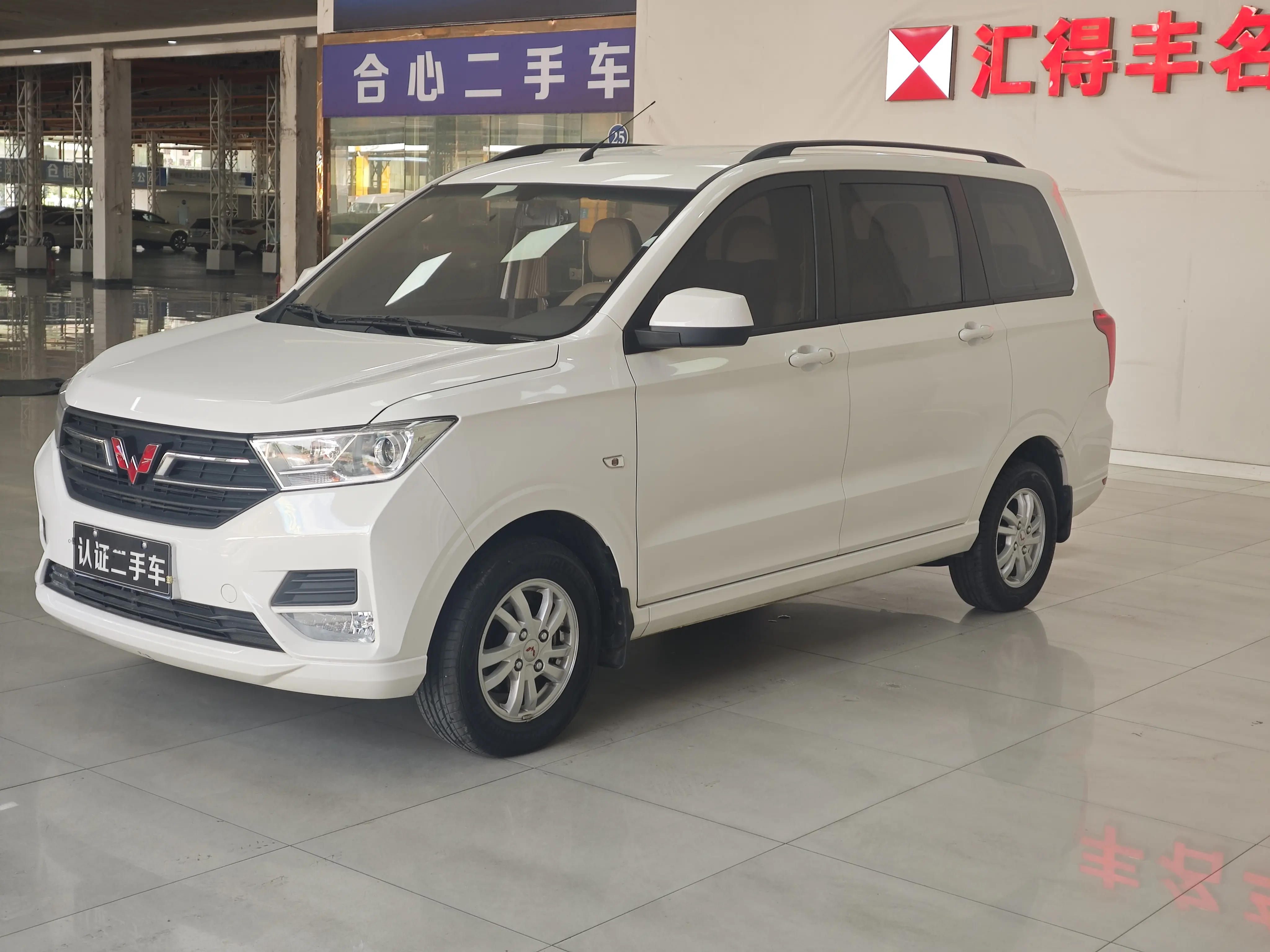 Wuling Hongguang  из Китая