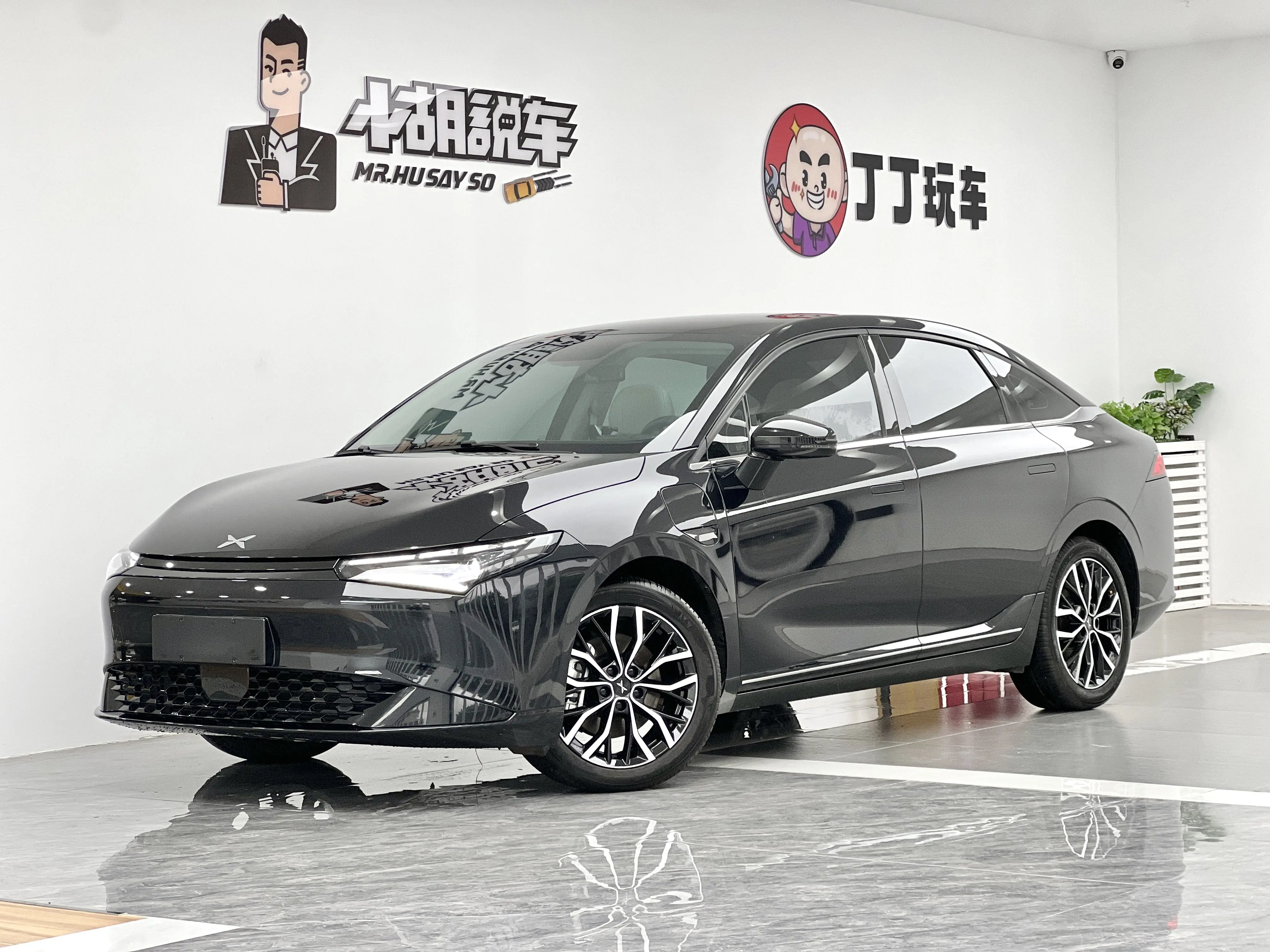 Xpeng P5  из Китая