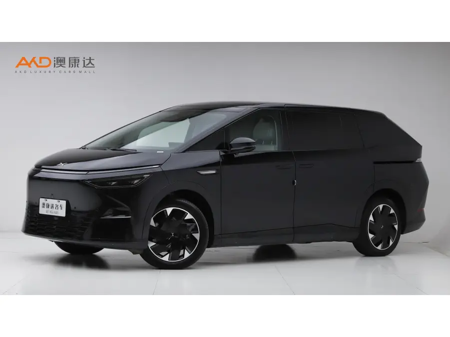 Xpeng X9  из Китая