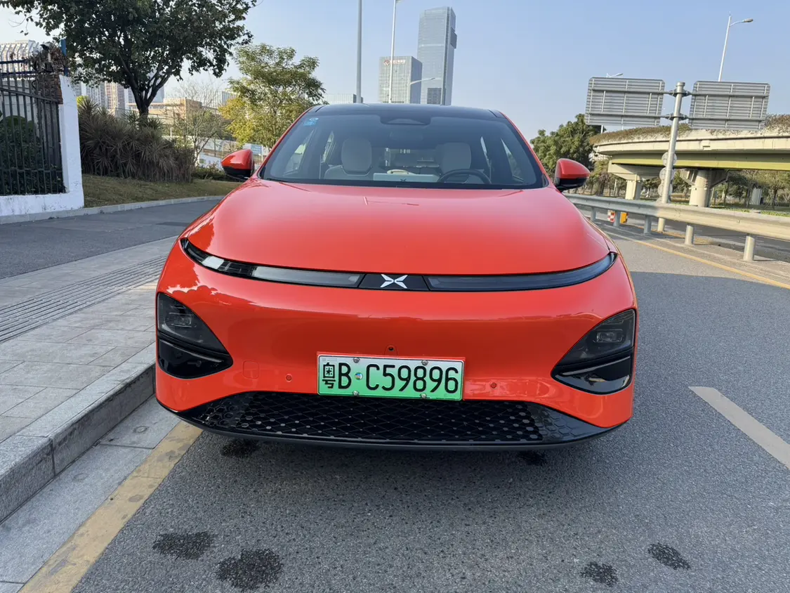 Xpeng G6  из Китая