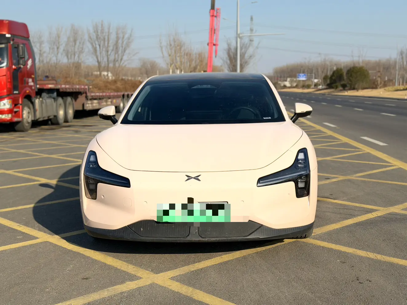 Xpeng Xiaopeng MONA M03  из Китая