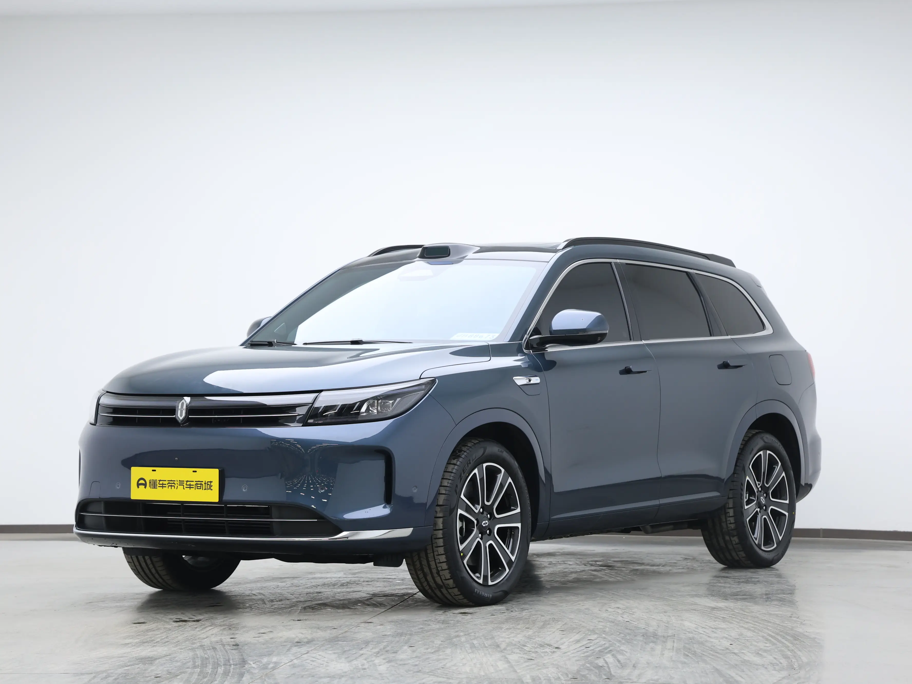 AITO M7 (Wenjie M7)  из Китая