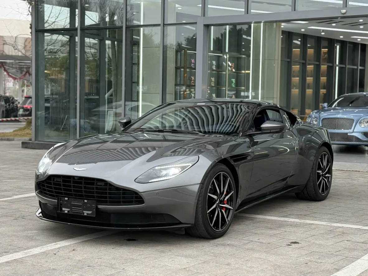 Aston Martin DB11  из Китая