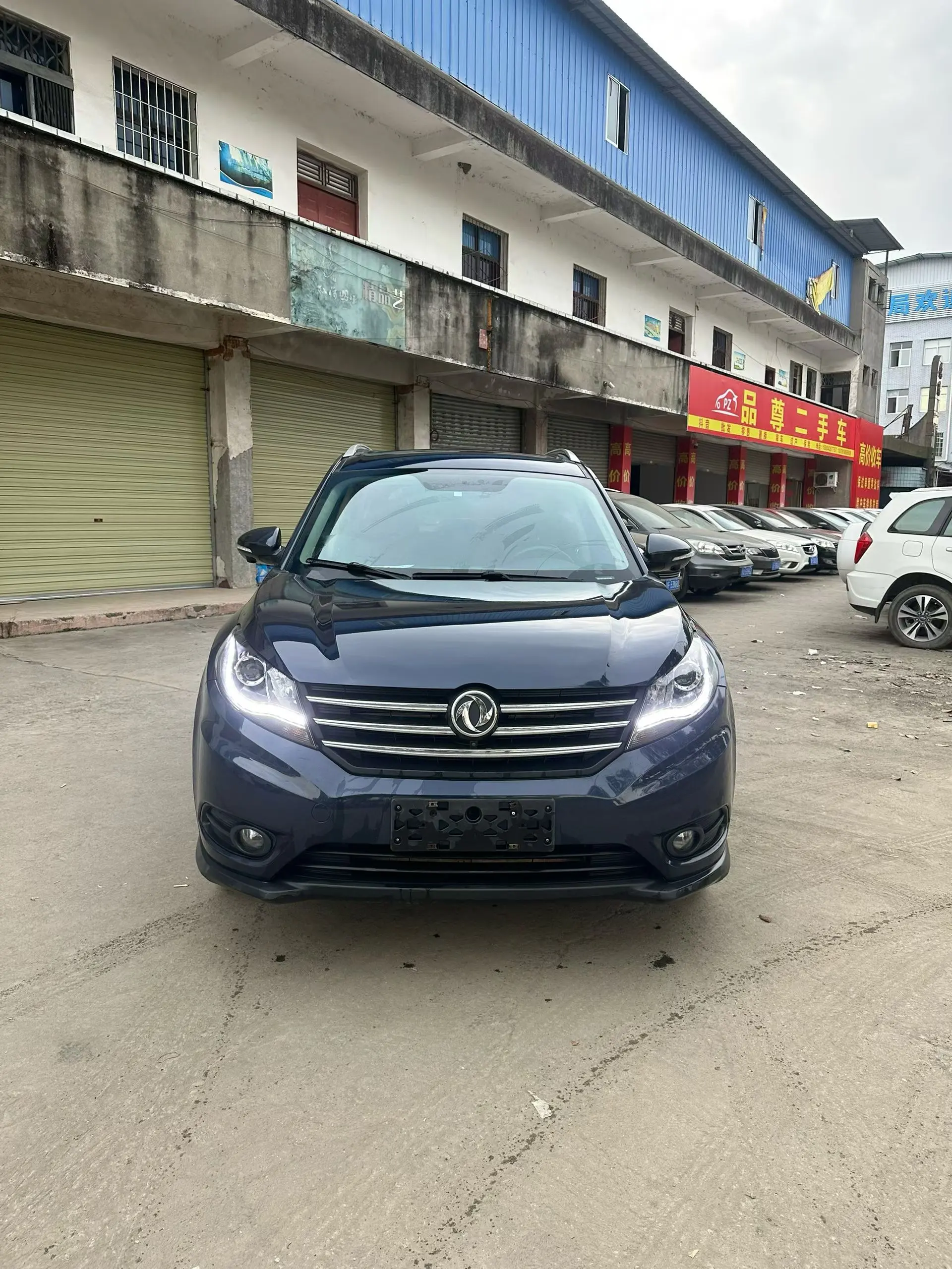 Dongfeng Fengon 580  из Китая