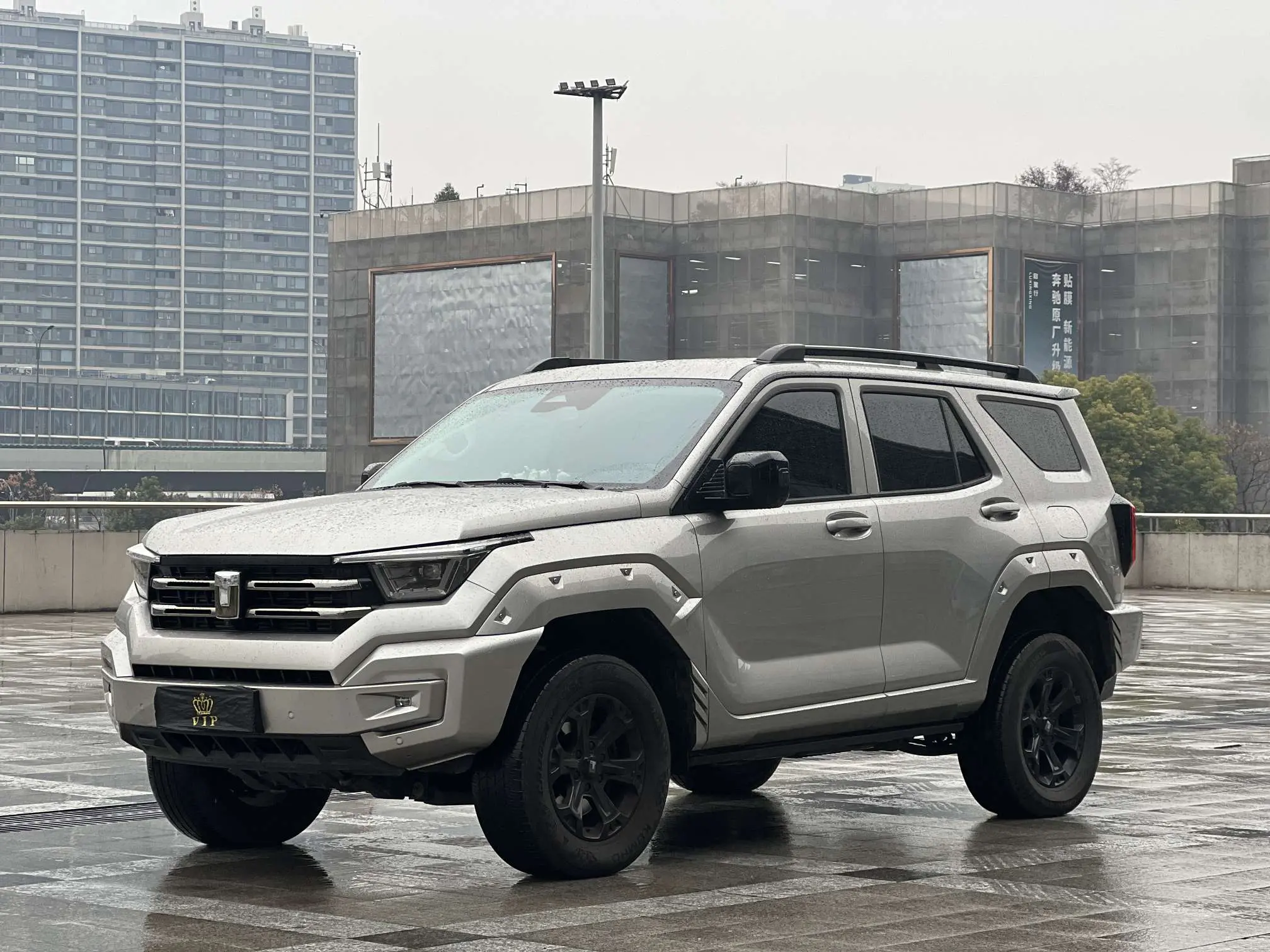 Tank 400 Hi4-T  из Китая