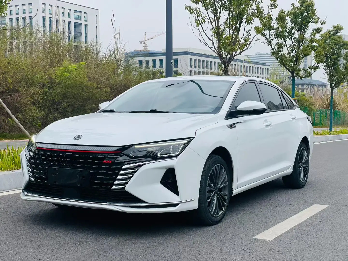 Dongfeng Yixuan MAX  из Китая