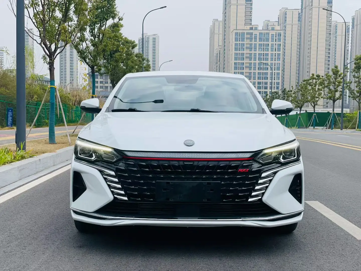 Dongfeng Yixuan MAX  из Китая