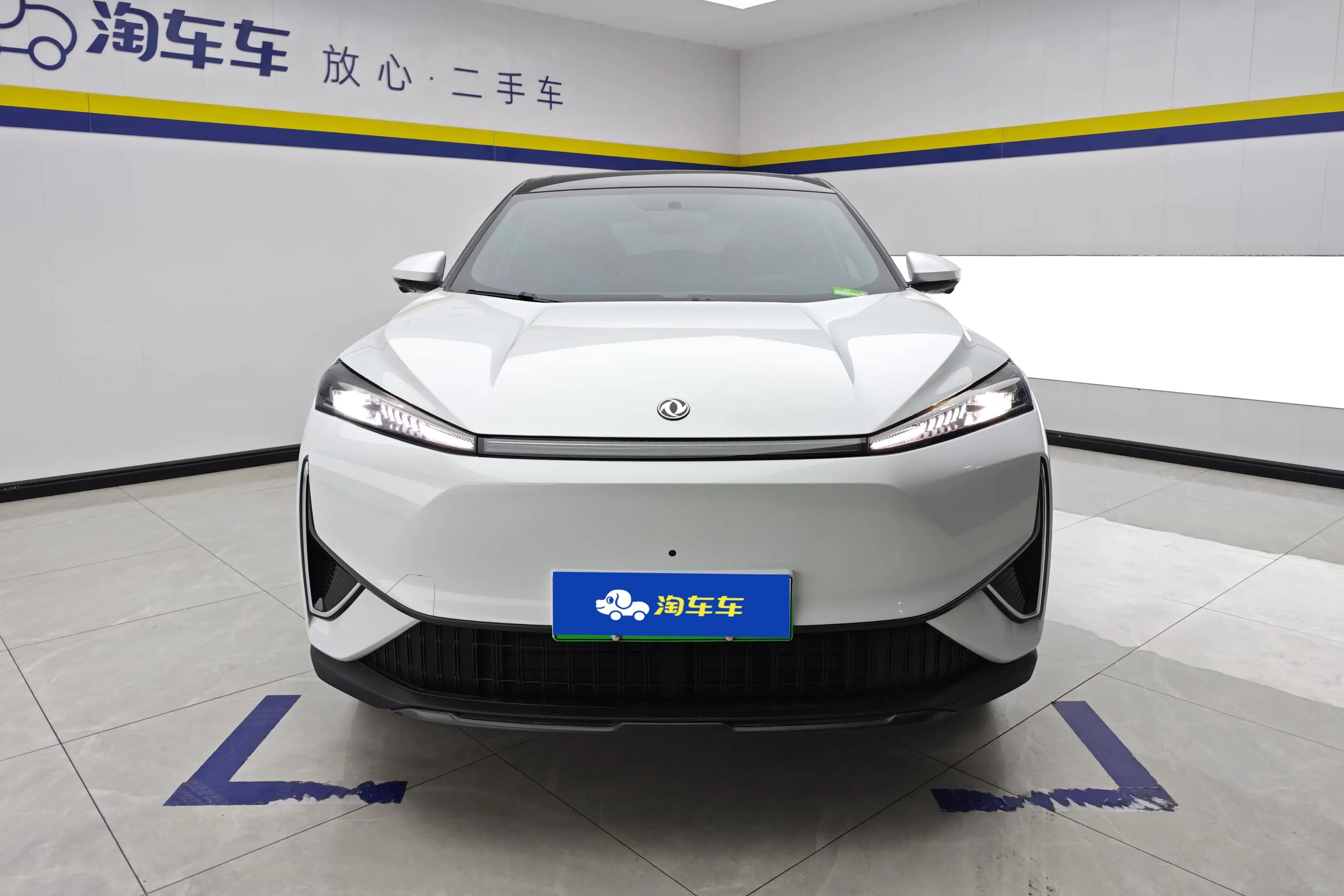 Dongfeng Fengshen L7 EV  из Китая
